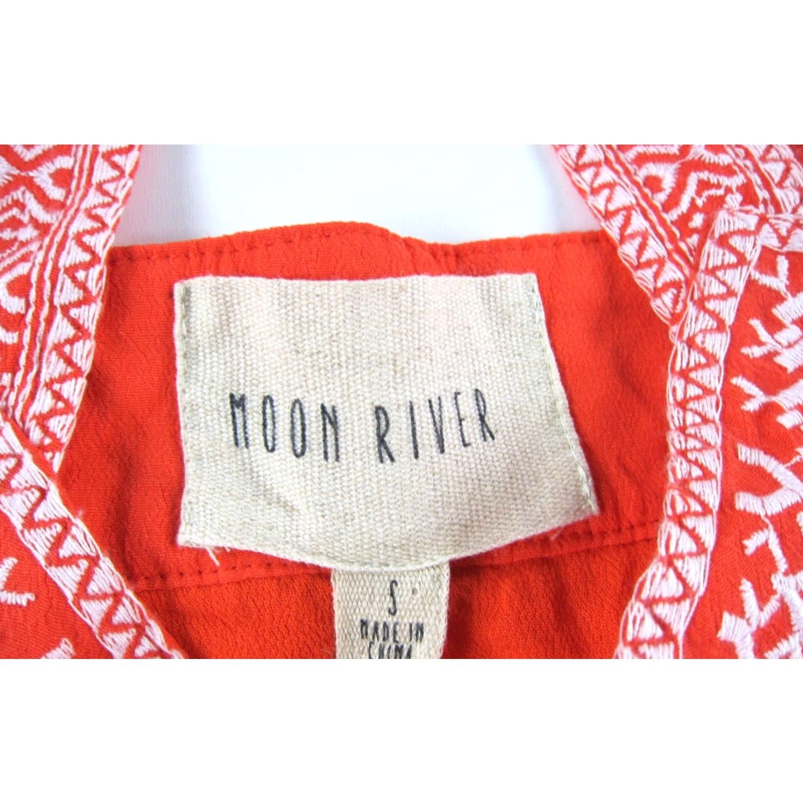 Vintage Moon River Anthropologie Coral Orange White Embroidered Tank Blouse Small V-Neck Sleeveless Rayon Embroidered Moon River Womens Blouse TS? Size S / US 4 / IT 40 - 3 Thumbnail