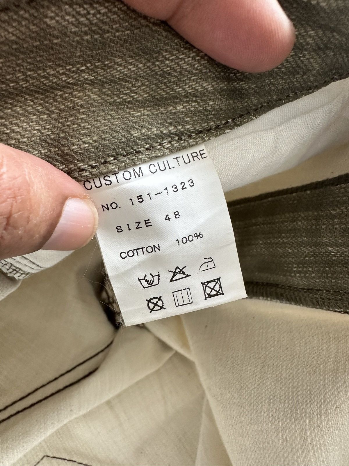 [32 x 21.5] Y2k Custom Culture short denim