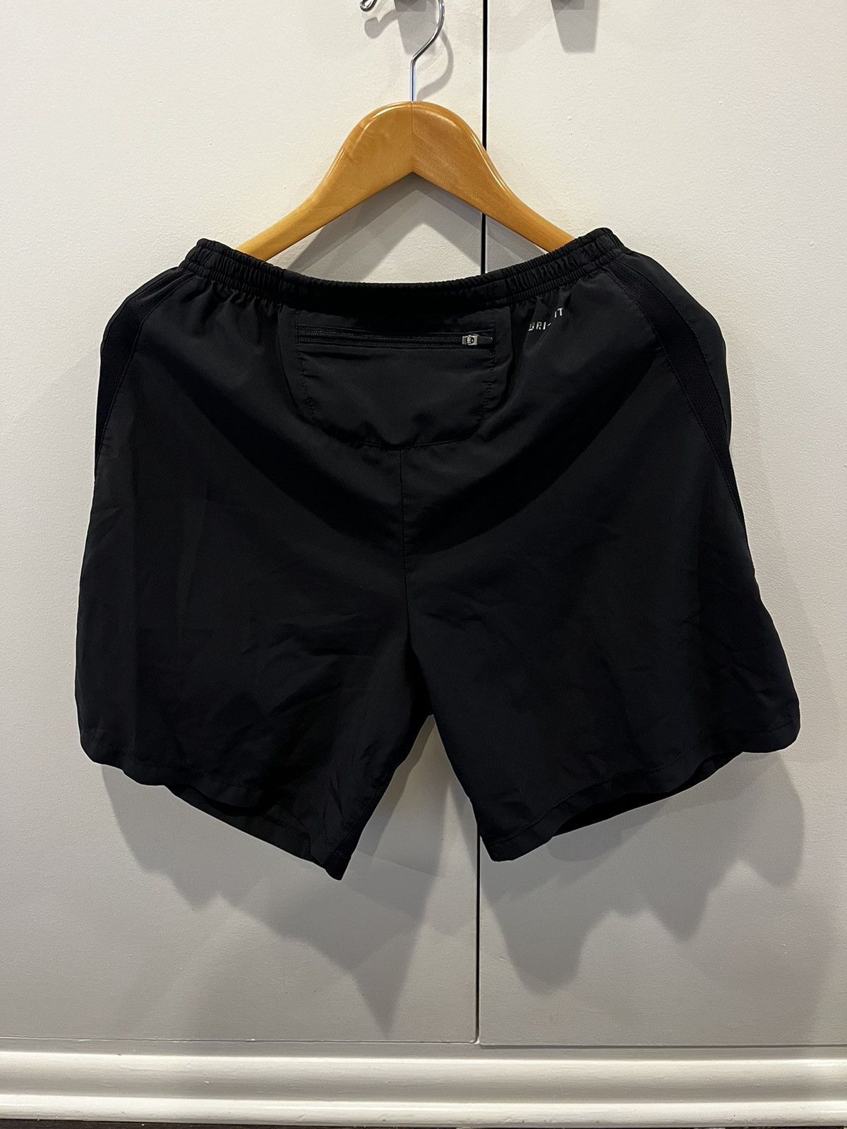 Nike Nike black 7” workout shorts Size US 32 / EU 48 - 2 Thumbnail