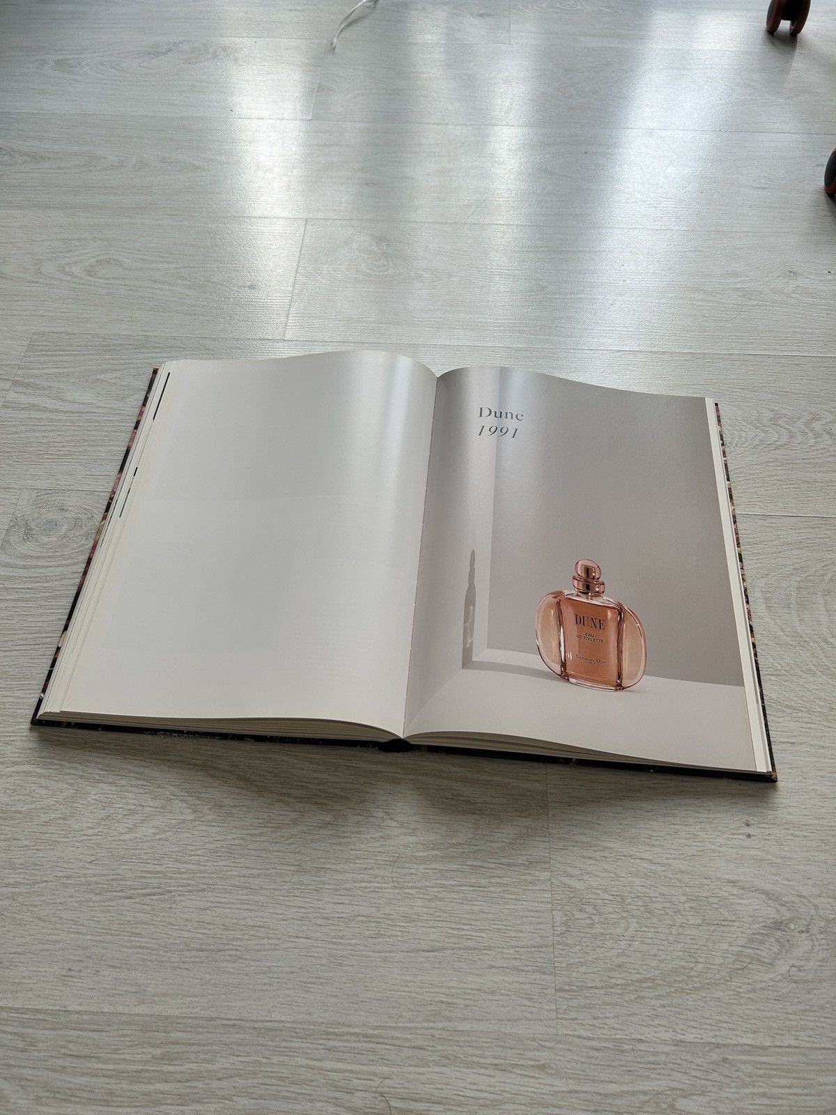 Dior Dior “The Perfumes” Book Size ONE SIZE - 13 Thumbnail