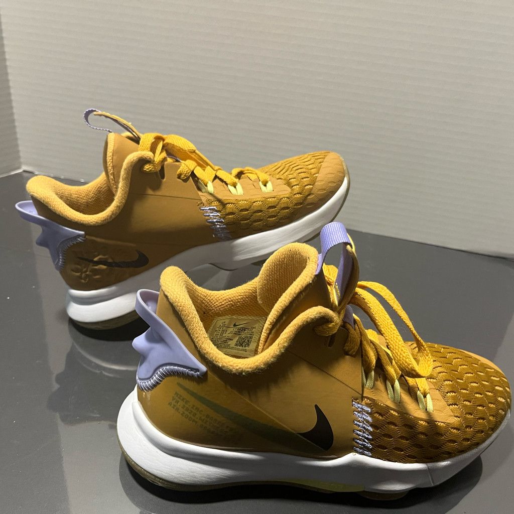 Nike Nike LeBron witness 5 Size US 5 / EU 37 - 8 Thumbnail