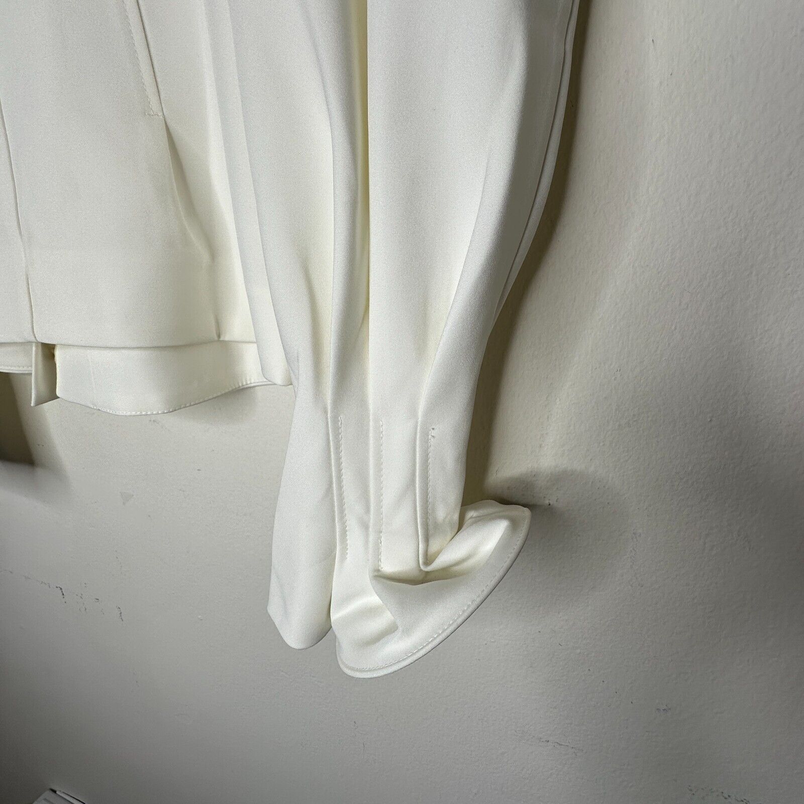 Other Cream VNeck Loop Button Balloon Pleated Cuff Sleeve Blouse M Size M / US 6-8 / IT 42-44 - 9 Thumbnail