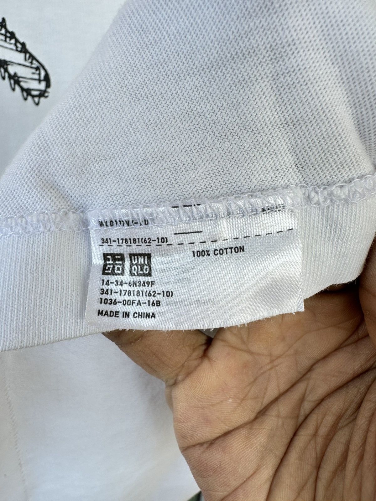 Kaws × Uniqlo Kaws X Uniqlo Tee Size US XL / EU 56 / 4 - 6 Thumbnail