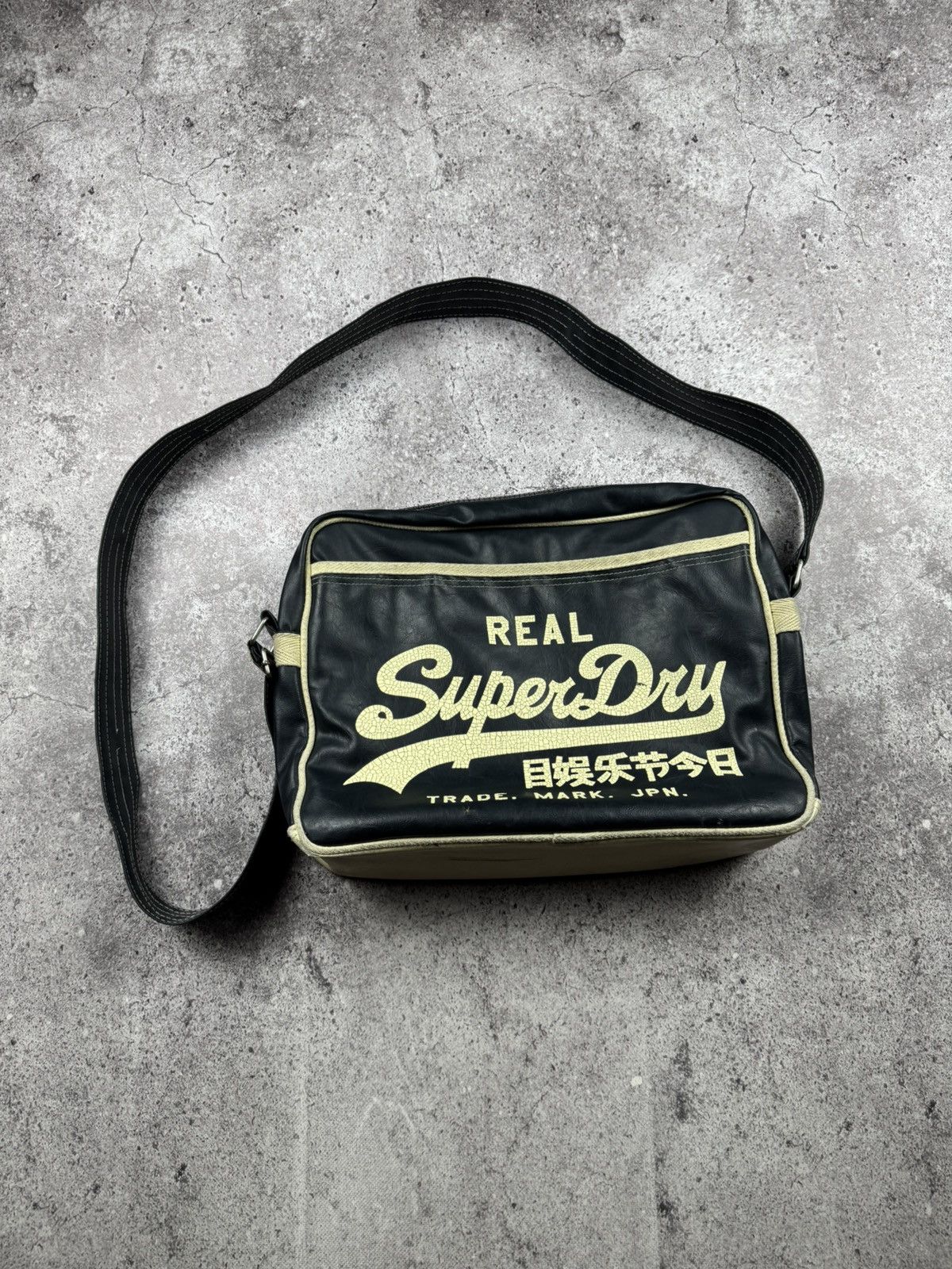 Japanese Brand VINTAGE JAPANESSE SUPERDRY LEATHER EVISU MESSRNGER BAG Size ONE SIZE - 4 Thumbnail