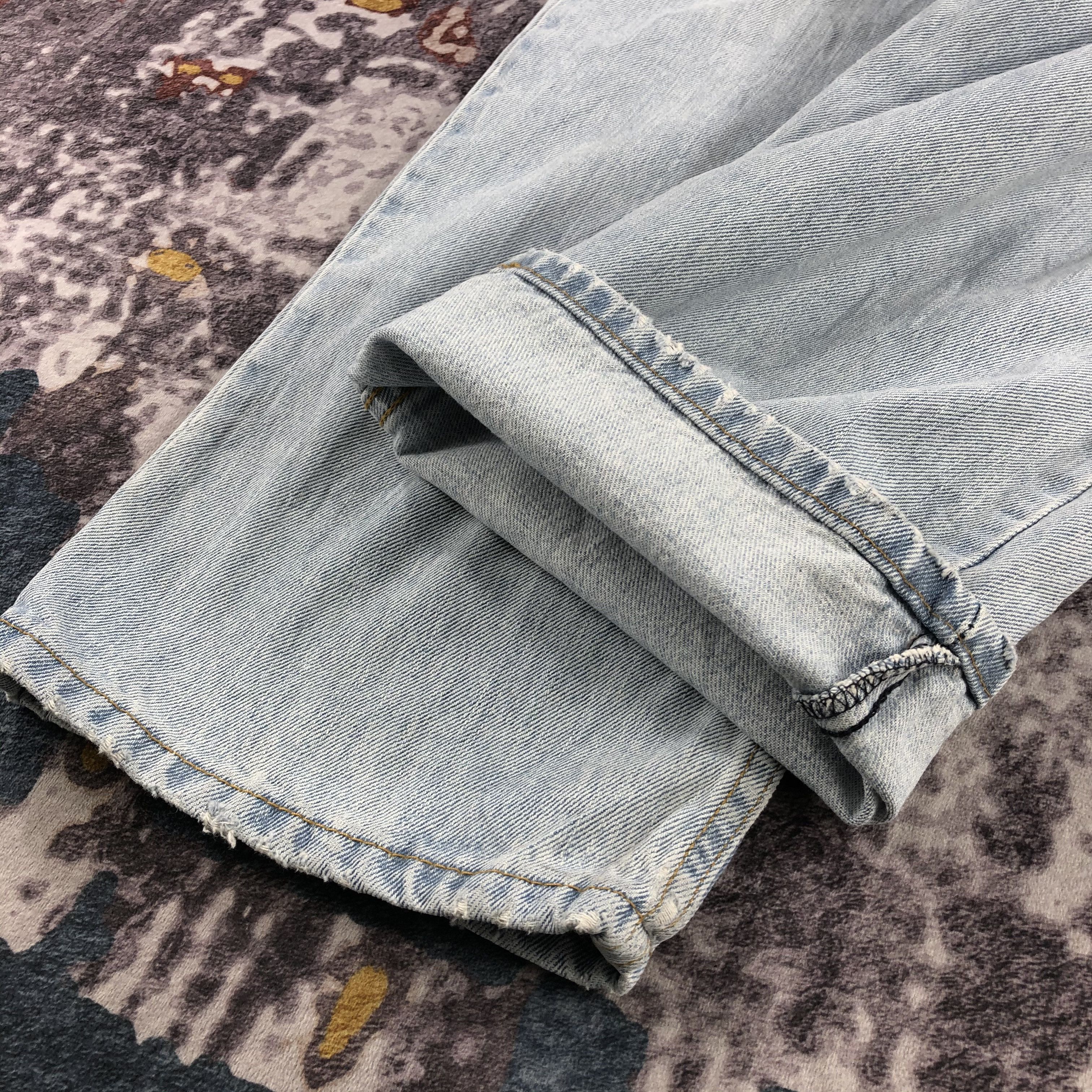 Vintage Light Wash Levis Jeans-JM2526