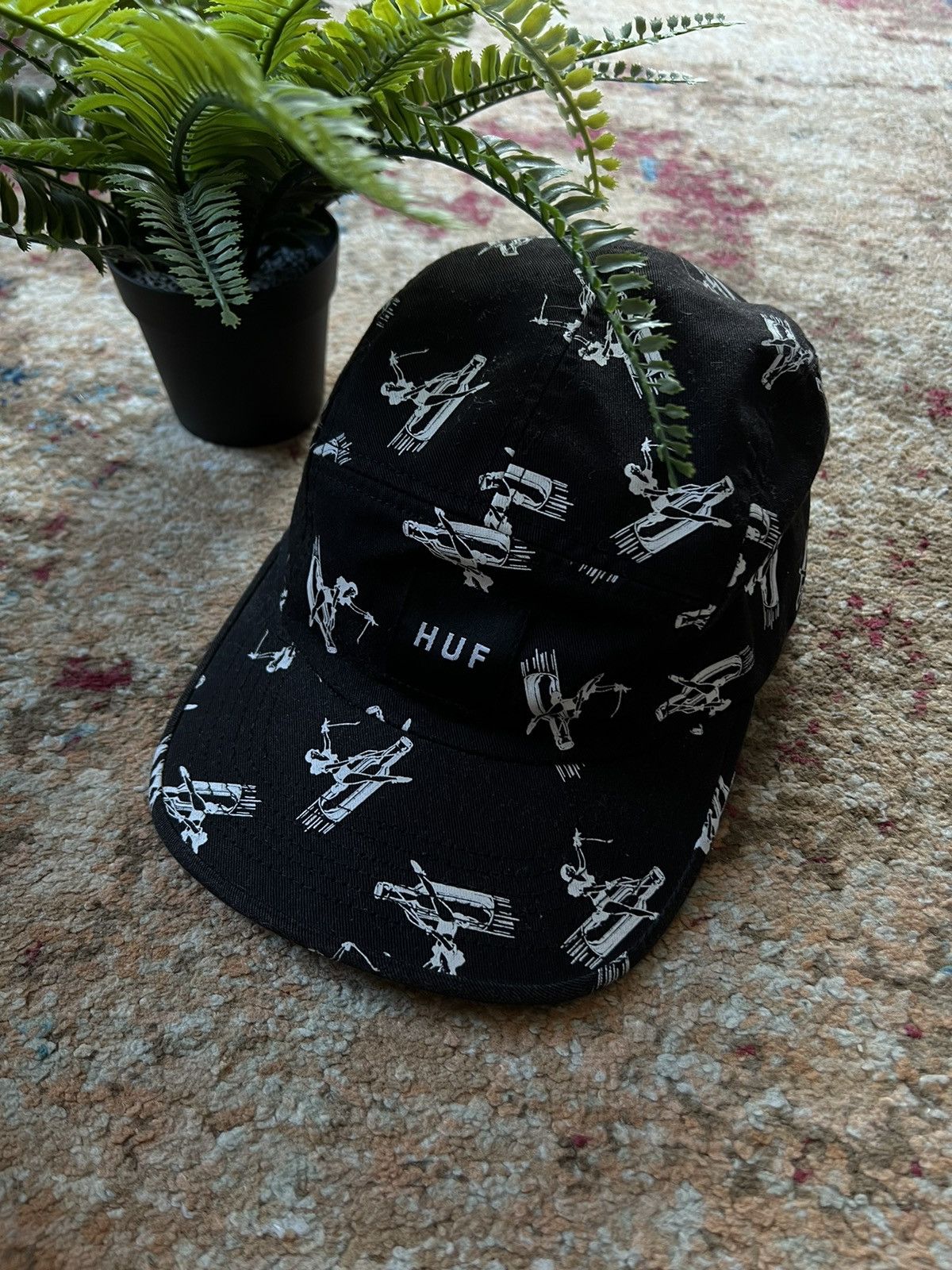 Huf × Vintage 💣 90’s HUF MONOGRAM WOMAN ON BEER BOOTLE 5 PANEL SKATE CAP Size ONE SIZE - 2 Thumbnail