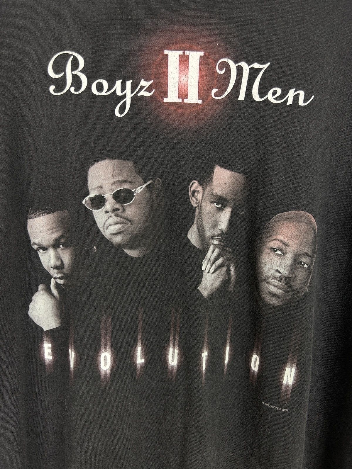 Band Tees 90s Vintage Boyz 2 Men Evolution 1997 Winterland T-Shirt Size US XL / EU 56 / 4 - 2 Thumbnail