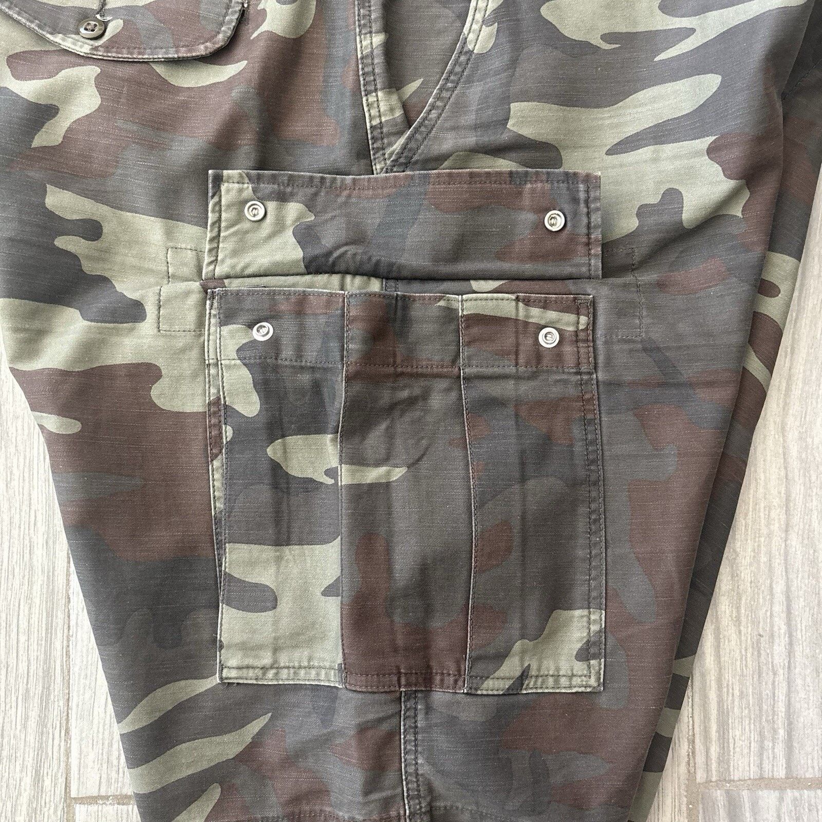 Levi's Levi’s Carrier Cargo Camo 9” Shorts Men’s 42 Dark Phalarope Size US 42 / EU 58 - 7 Thumbnail