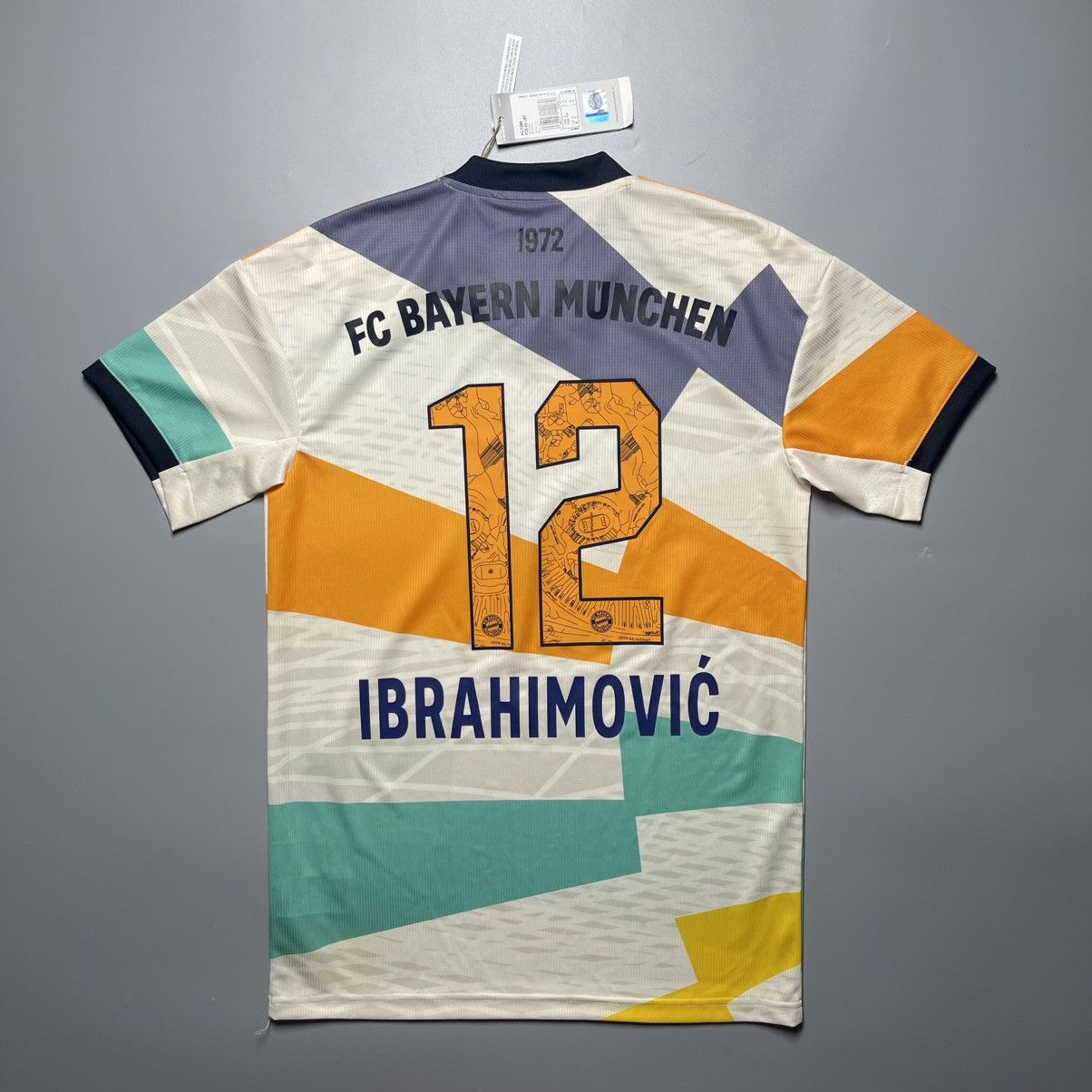 Vintage BAYERN ADIDAS 2022/2023 SOCCER FOURTH JERSEY #12 IBRAHIMOVIC Size US S / EU 44-46 / 1 - 1 Thumbnail