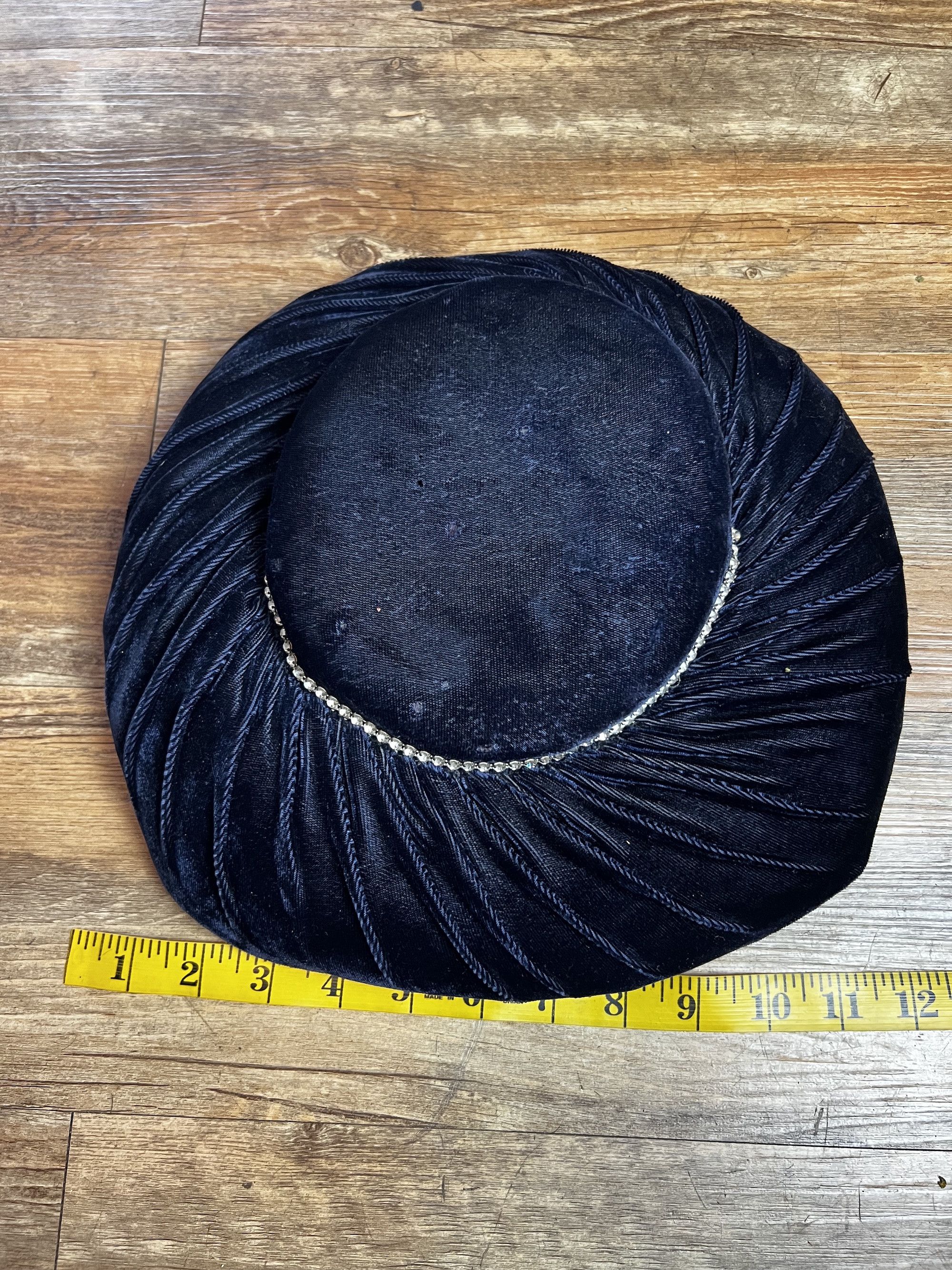 Vintage Vintage 1950s Wide Brim Velvet Platter Hat w Rhinestone Trim Size ONE SIZE - 6 Thumbnail