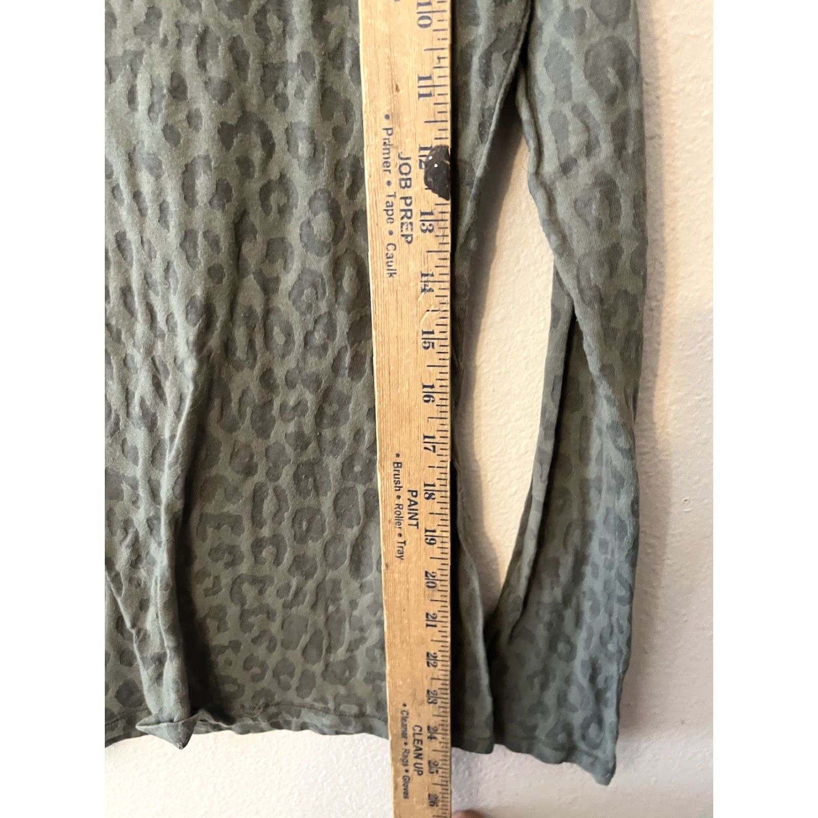 Express VINTAGE Express Women’s Shirt Adult Small Green Animal Print Long Sleeve Sheer Top MPN T-3 Leopard Womens Size S / US 4 / IT 40 - 5 Thumbnail
