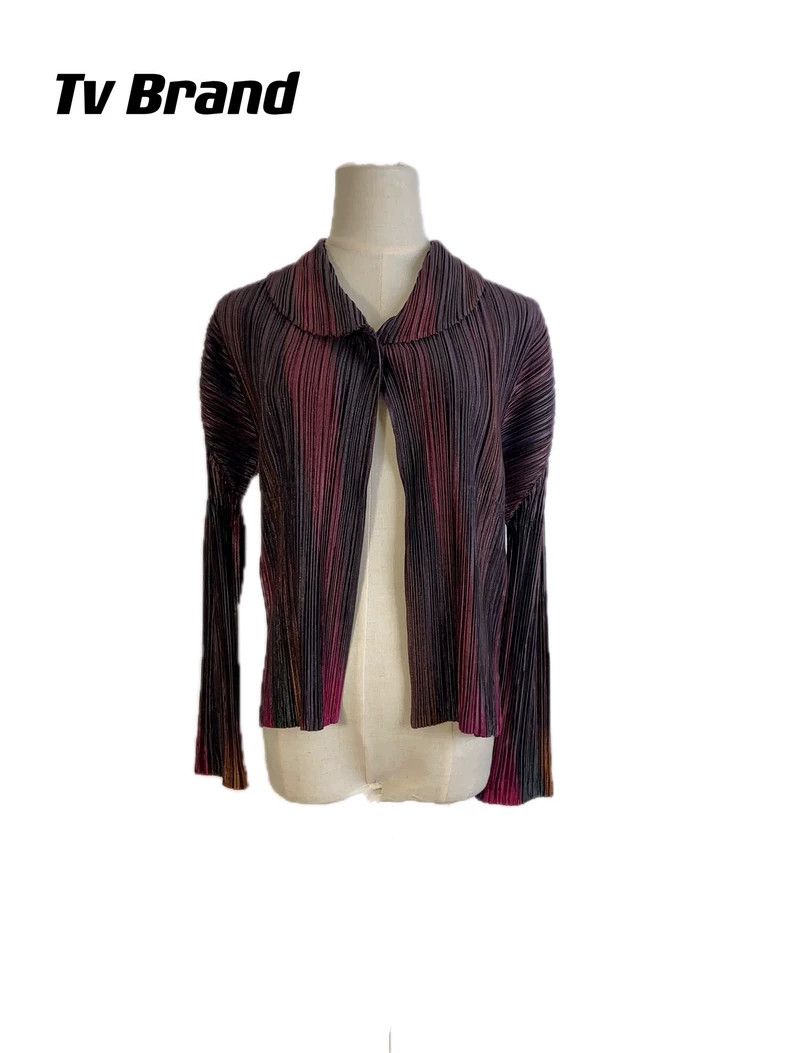 Issey Miyake Issey Miyake size:3 Deep red pleated long-sleeved coat Size XS / US 0-2 / IT 36-38 - 1 Thumbnail