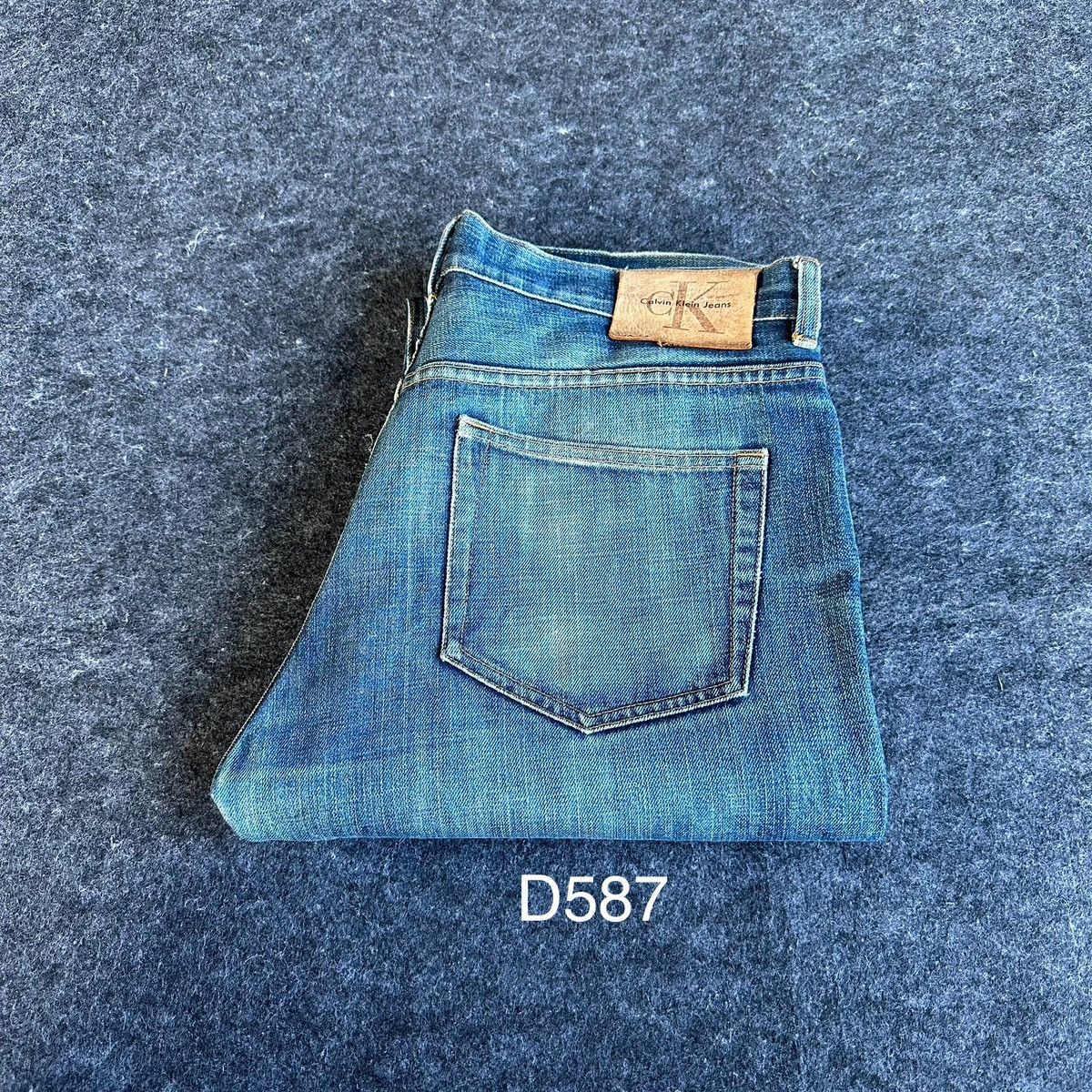 Calvin Klein Calvin Klein Italy Destroyed Faded Denim 34x30 D587 Size US 34 / EU 50 - 24 Thumbnail