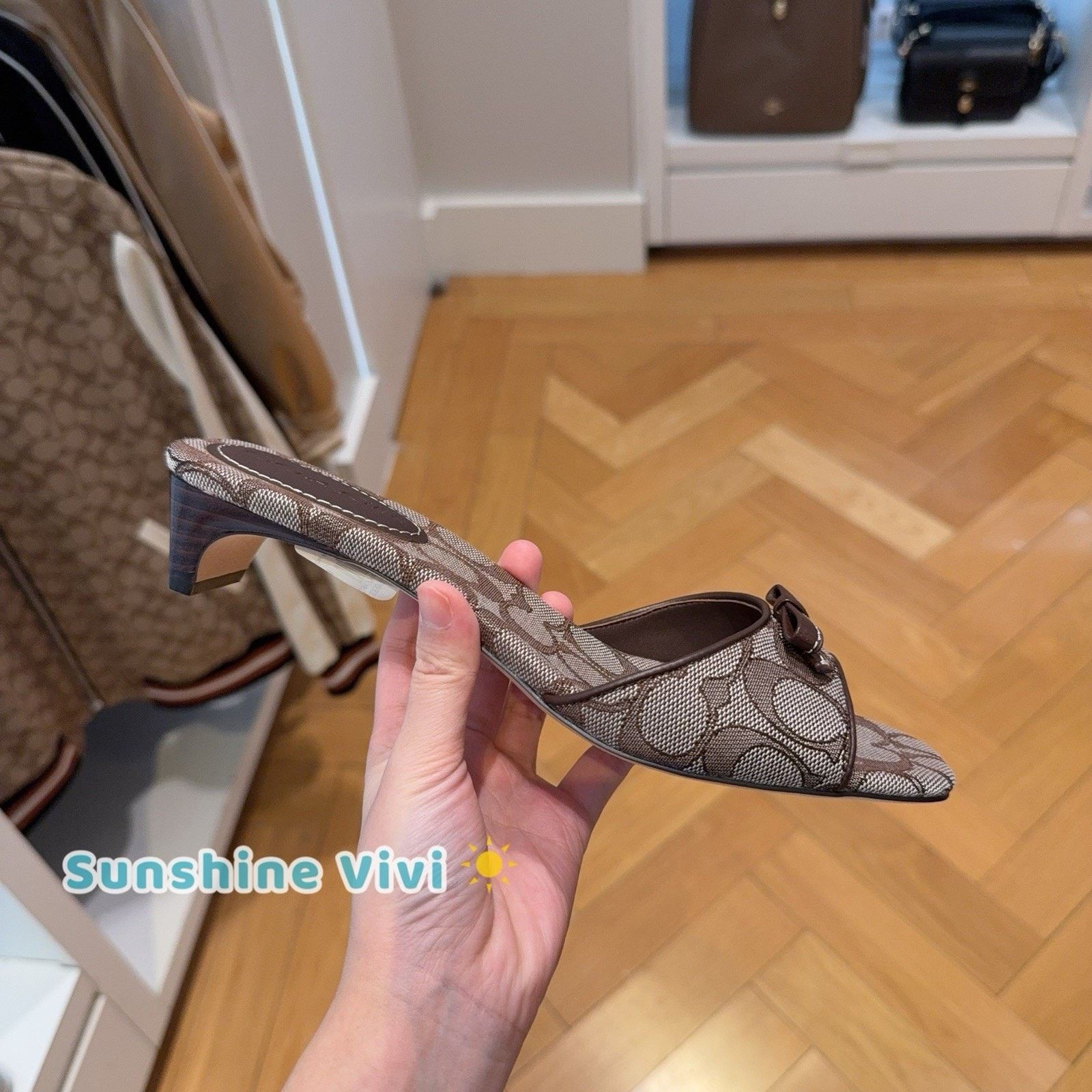 Coach NEW COACH Women Bow Kitten Heel Sandal Oak/Maple CEE09 us7.5 Size US 7.5 / IT 37.5 - 2 Thumbnail