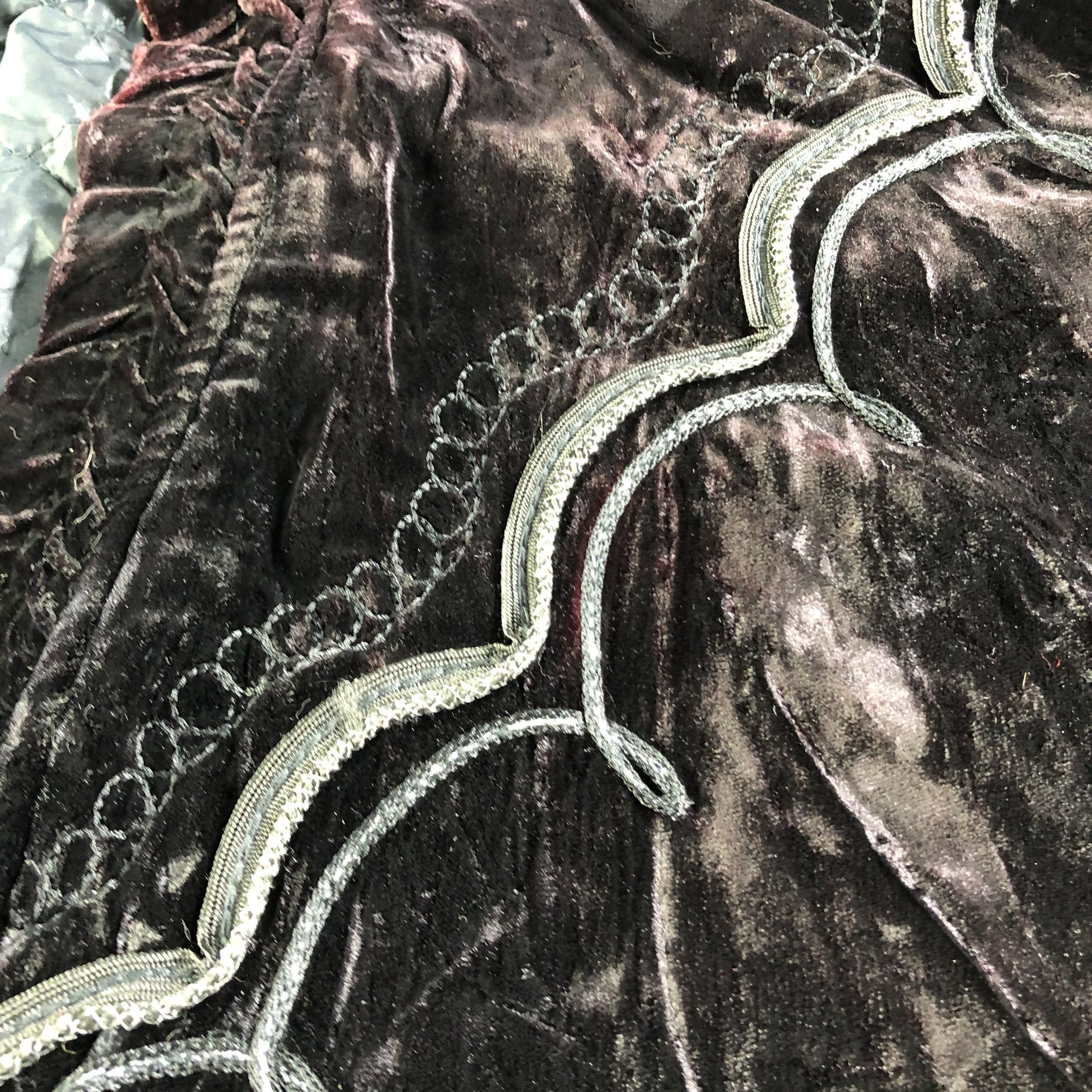 Japanese Brand Vintage Japanese Embroidered Velvet Cardigan Jacket Size US M / EU 48-50 / 2 - 6 Thumbnail