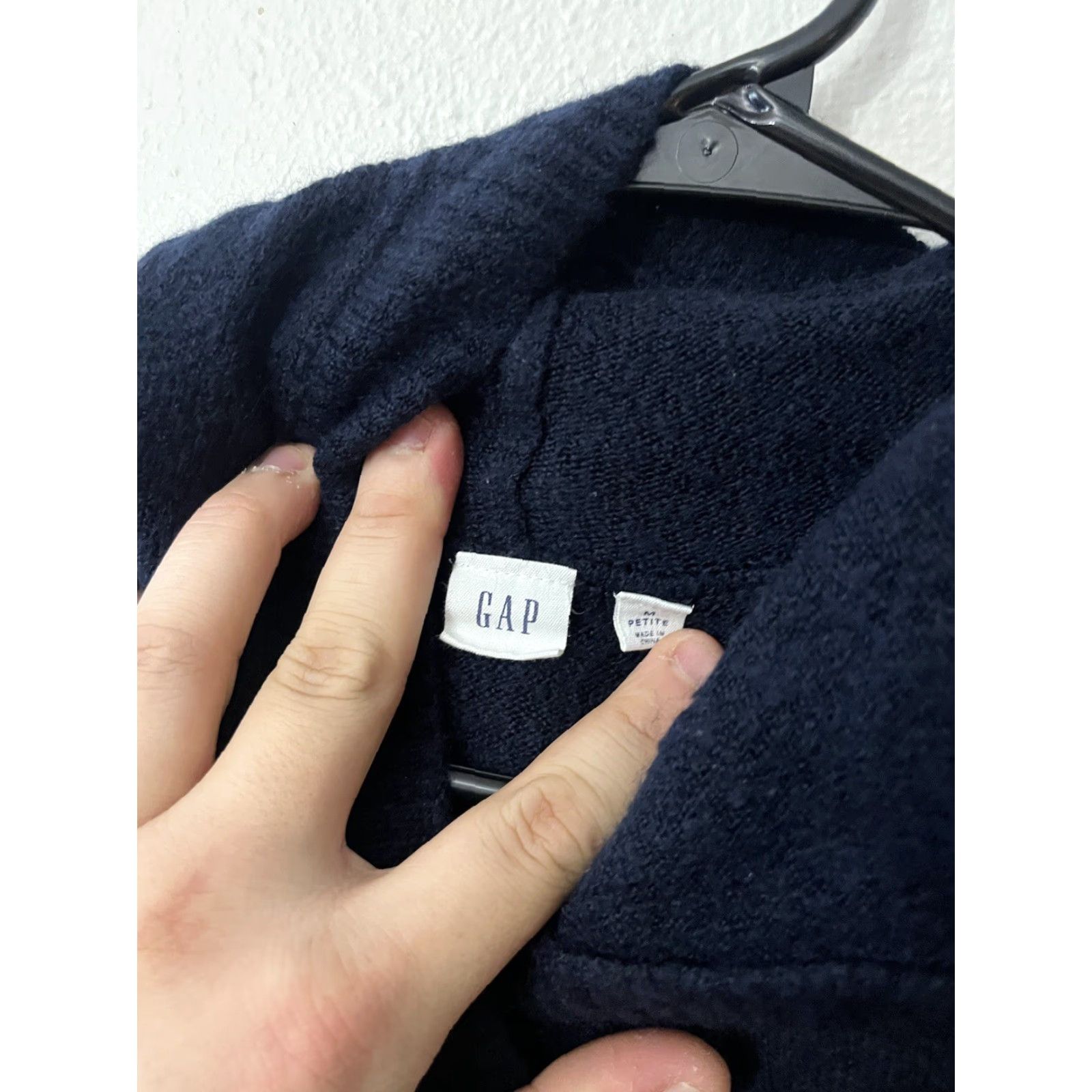 Gap VINTAGE Gap Womens Sweater Hoodie Pullover Knit Medium Petite Navy Blue Acrylic Mix MP Size M / US 6-8 / IT 42-44 - 2 Thumbnail