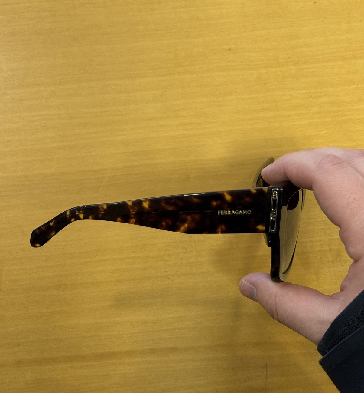 Salvatore Ferragamo Ferragamo Sunglasses SF1104S 242 Size ONE SIZE - 4 Thumbnail