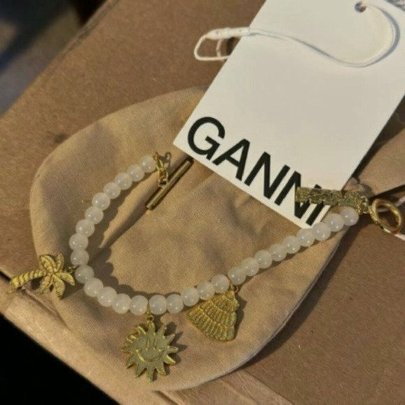 Ganni Ganni White beaded bracelet with gold charms Size ONE SIZE - 5 Thumbnail