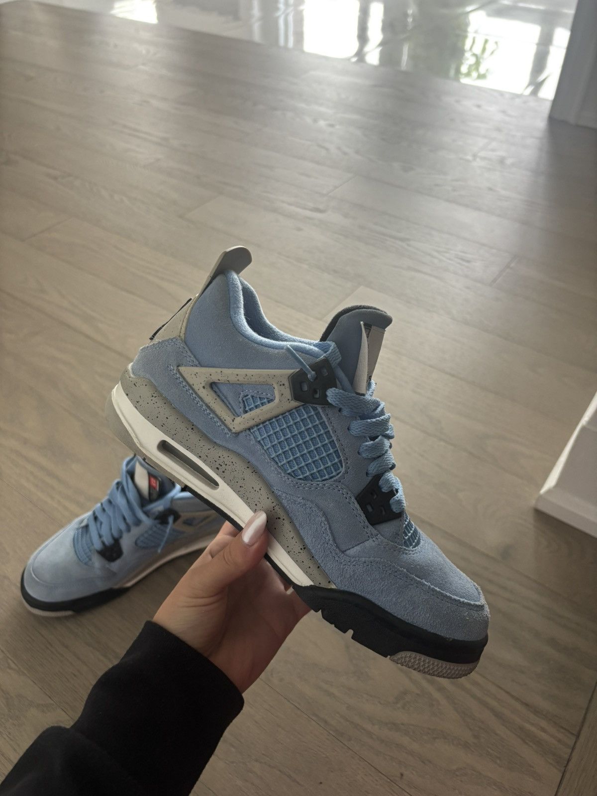 Jordan Brand Air Jordan 4 Retro 'University Blue' Size US 5.5 / EU 38 - 1 Thumbnail