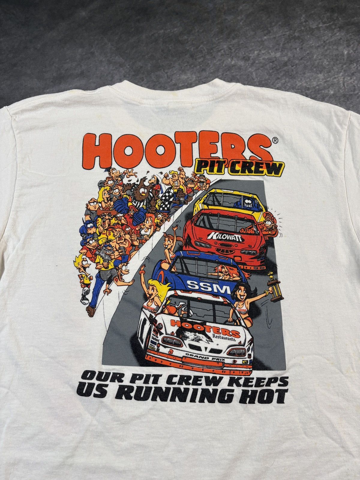 Vintage SIGNED Vintage Hooters Tee Autographed Racing Pit Crew ALP Size US L / EU 52-54 / 3 - 6 Thumbnail