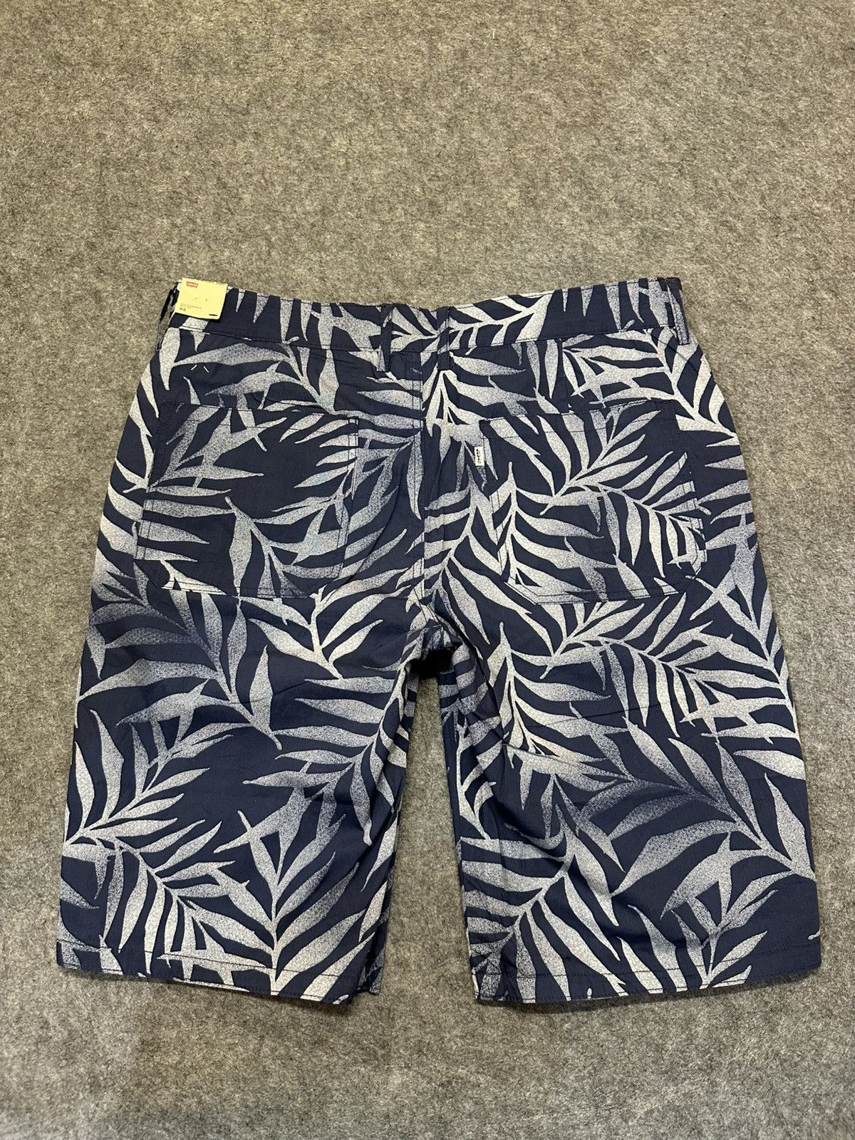 Levi's Levi's Men's 502 Regular Taper Fit chambray chino shorts. Size US 36 / EU 52 - 10 Thumbnail