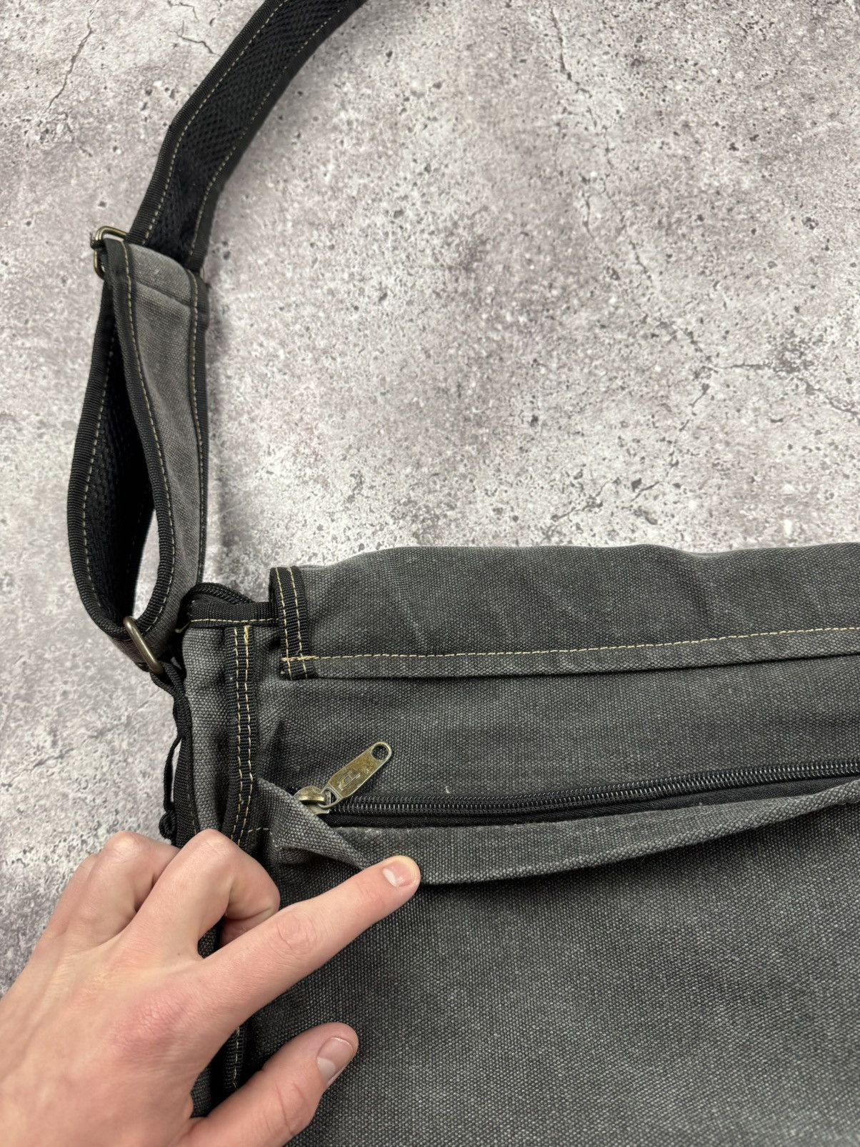 Diesel Vintage Y2K Diesel Messenger Crossbody Japanesse denim Bag Size ONE SIZE - 15 Thumbnail