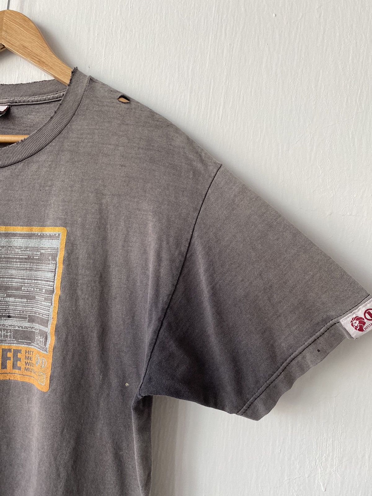 Vintage Vintage Nesta T-shirt Size US L / EU 52-54 / 3 - 3 Thumbnail