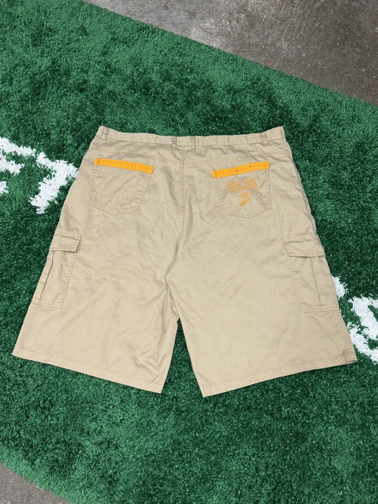 Vintage Vintage Red Ape Khaki Cargo Baggy Crest Shorts Sz. 48 Size US 44 / EU 60 - 7 Thumbnail