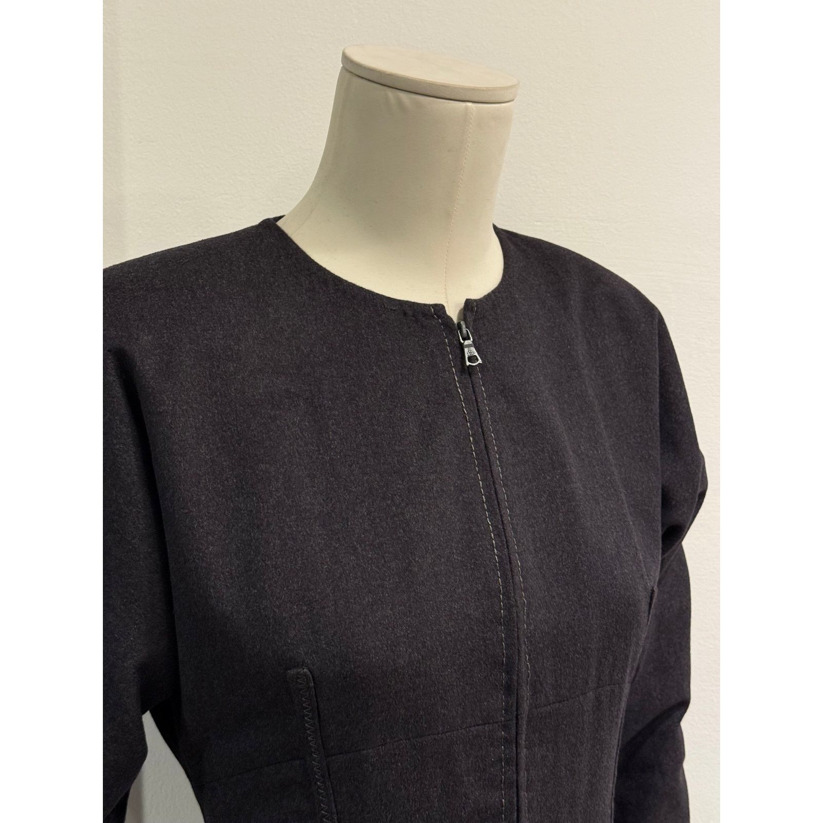 Gianfranco Ferre 2000s Gianfranco Ferre fitted jacket with elongated sleeves Size US M / EU 48-50 / 2 - 4 Thumbnail