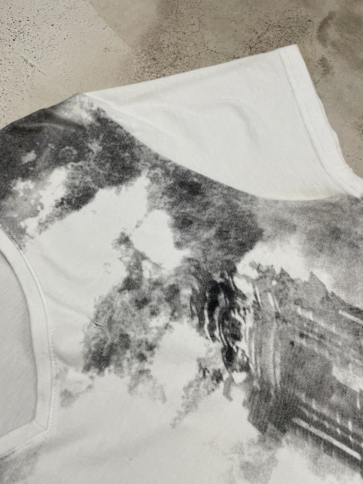 Japanese Brand Semantic Smoke London Clock Art History Painting Unisex Tee Size US L / EU 52-54 / 3 - 8 Thumbnail