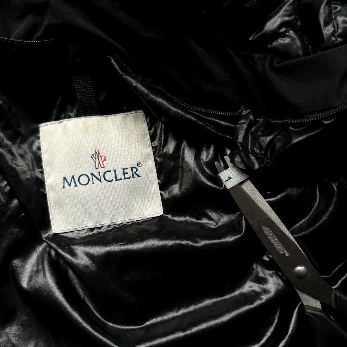 Moncler Authentic Women’s Moncler Romney Down Jacket Black Size: 1 Size S / US 4 / IT 40 - 20 Thumbnail
