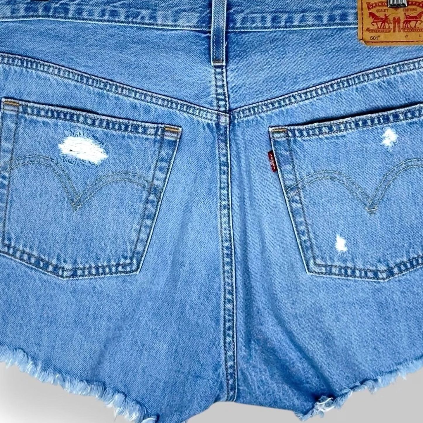 Levi's VINTAGE Levi's 501 Shorts Denim Distressed Light Wash Women's Size W32 Size 24" / US 00 / IT 34 - 3 Thumbnail