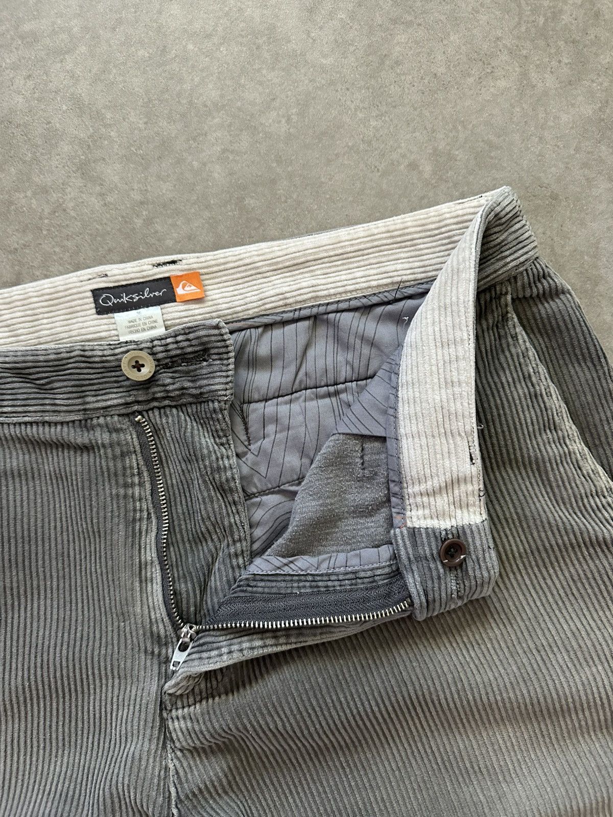 Quiksilver Vintage Quiksilver Corduroy Shorts Y2K Faded Skater Surfer Size US 36 / EU 52 - 5 Thumbnail