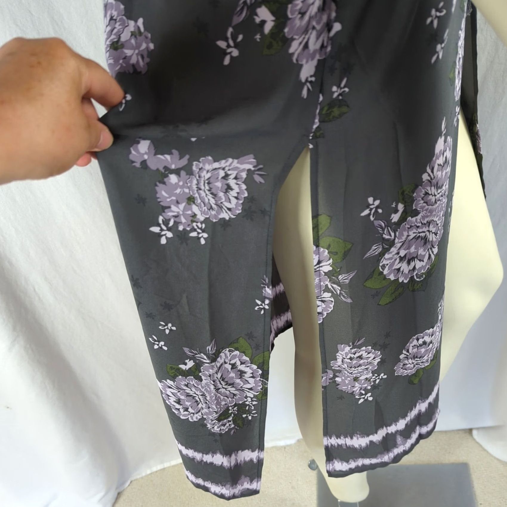 Vintage Maurices Womens L Sheer Gray Floral Duster Cardigan Tie Front Bell Sleeve Chiffon NWT Romper? Size L / US 10 / IT 46 - 4 Thumbnail