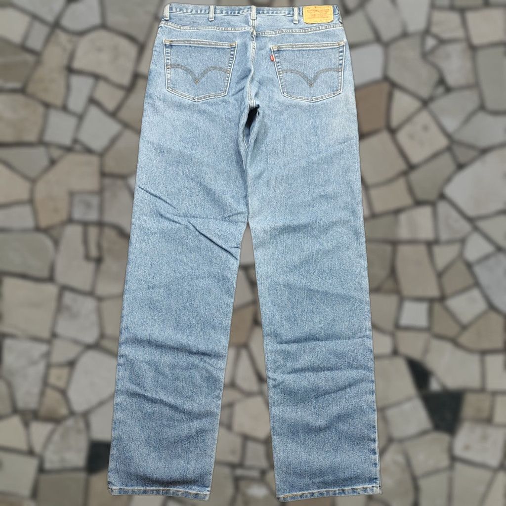 Levi's VINTAGE Levi's 550 Jeans Mens Relaxed Baggy 37x37 Light Blue Denim 90s Y2K USA Size US 36 / EU 52 - 1 Thumbnail