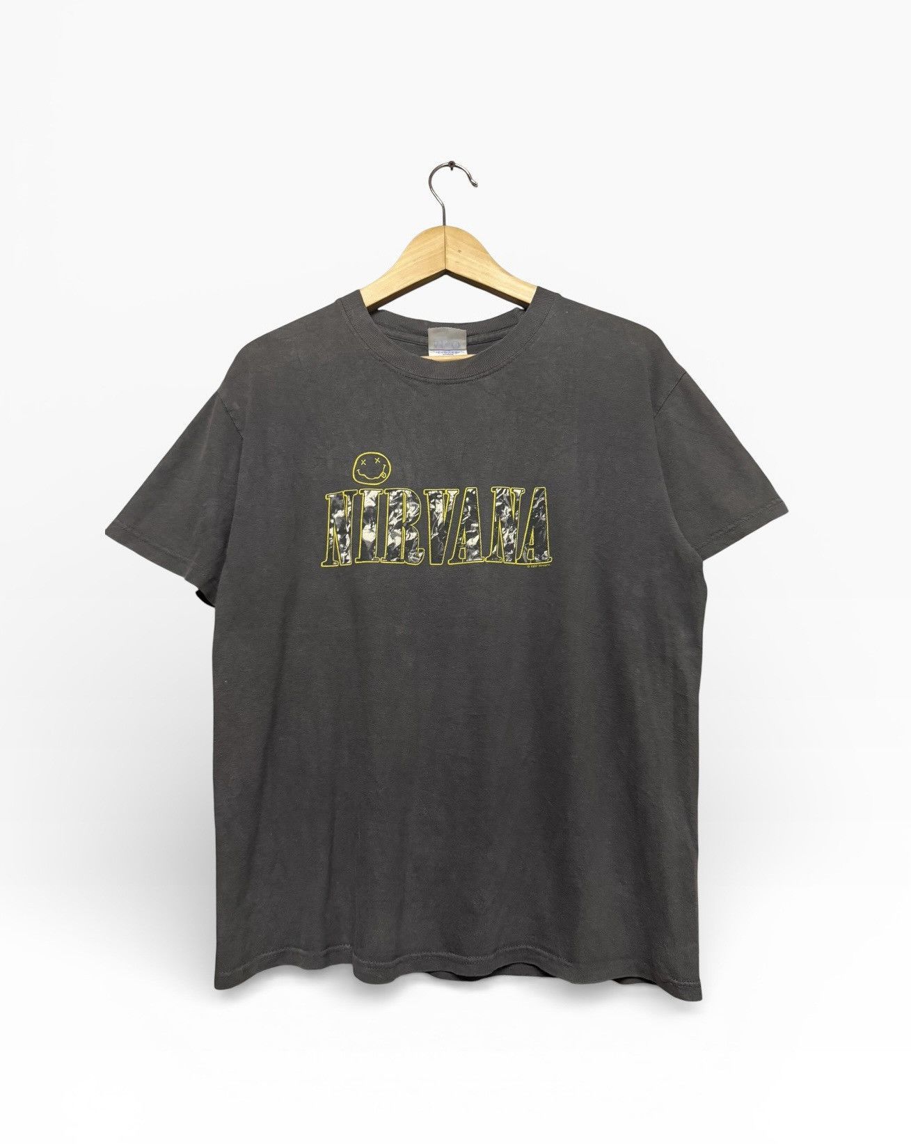 Nirvana Vtg🔥1997 Nirvana Smile Face Spellout Logo Band Tees Size US M / EU 48-50 / 2 - 1 Thumbnail