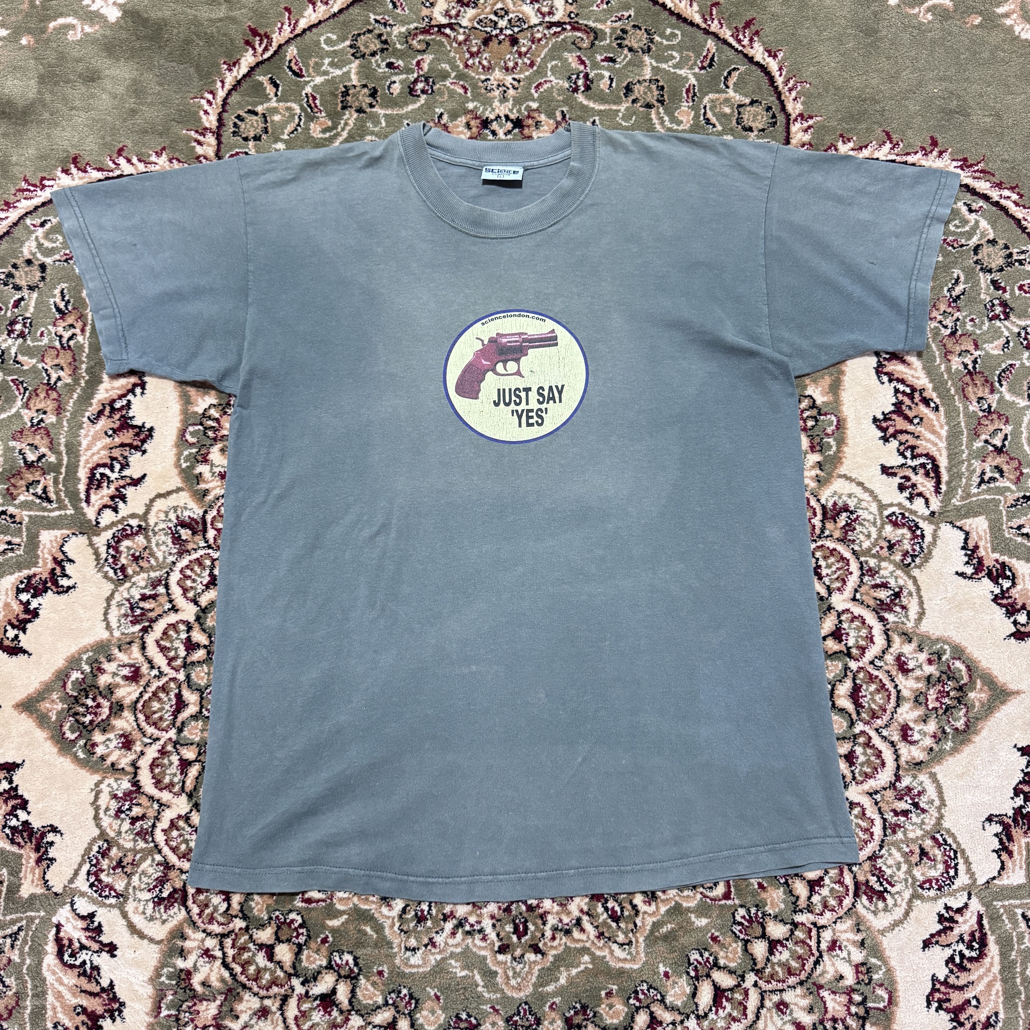 Arts & Science Vintage Science London Pop Art Skateboard Sun Faded T shirt Size US L / EU 52-54 / 3 - 1 Thumbnail