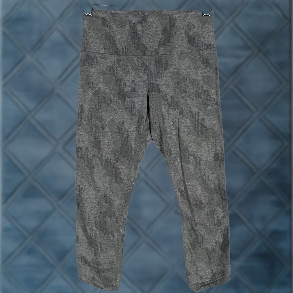 Athleta VINTAGE Athleta Capri Leggings Womens XS Light Gray Abstract Stretch Yoga Athletic Size 26" / US 2 / IT 38 - 1 Thumbnail