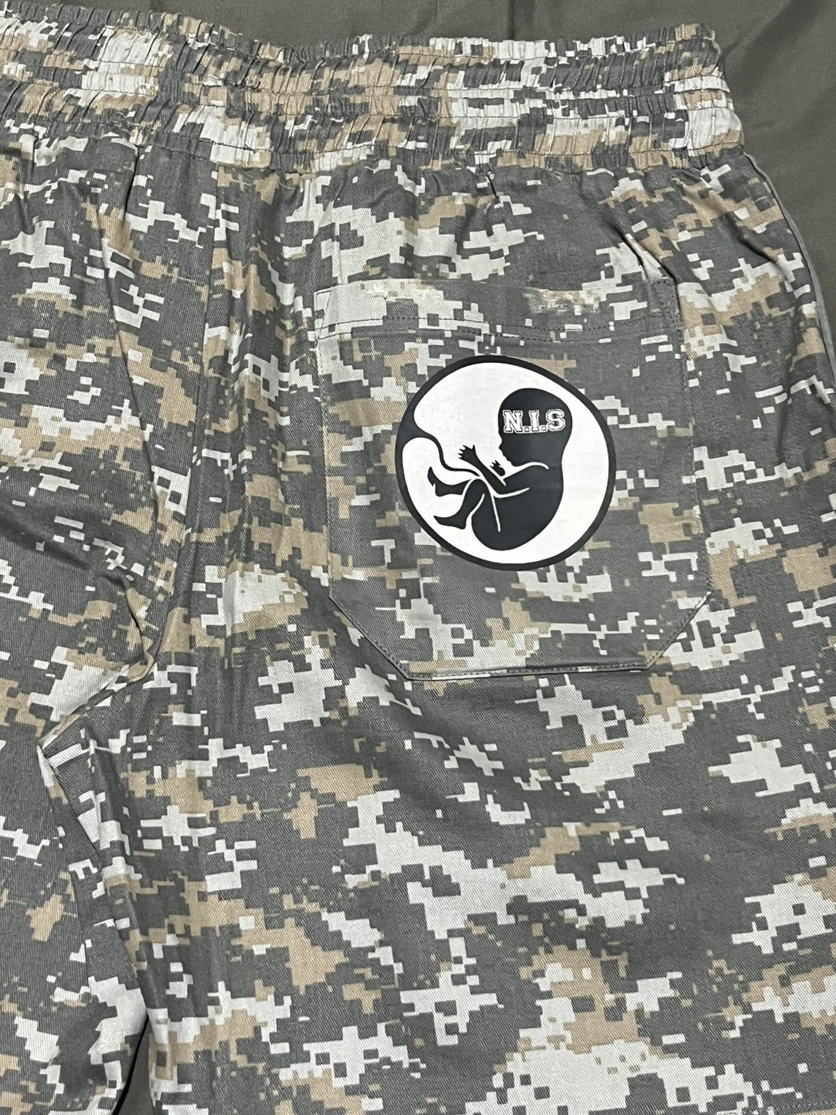 Other Nothing Into Something Double-Waisted Camo Short Size US 34 / EU 50 - 6 Thumbnail