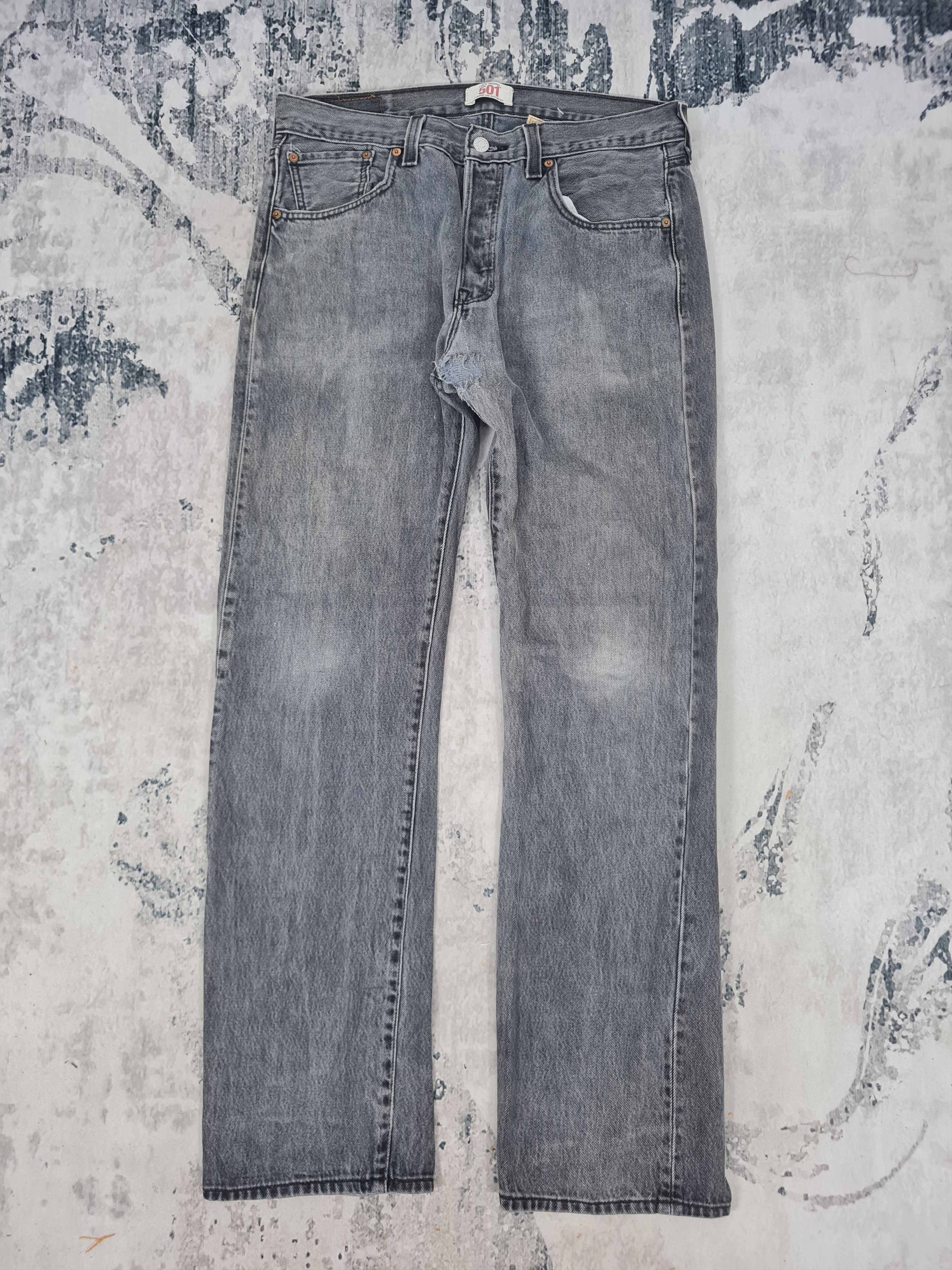 image of VTG Levis 501 Black Sun Faded Ripped Jeans L0398 Size 34X33, Men's