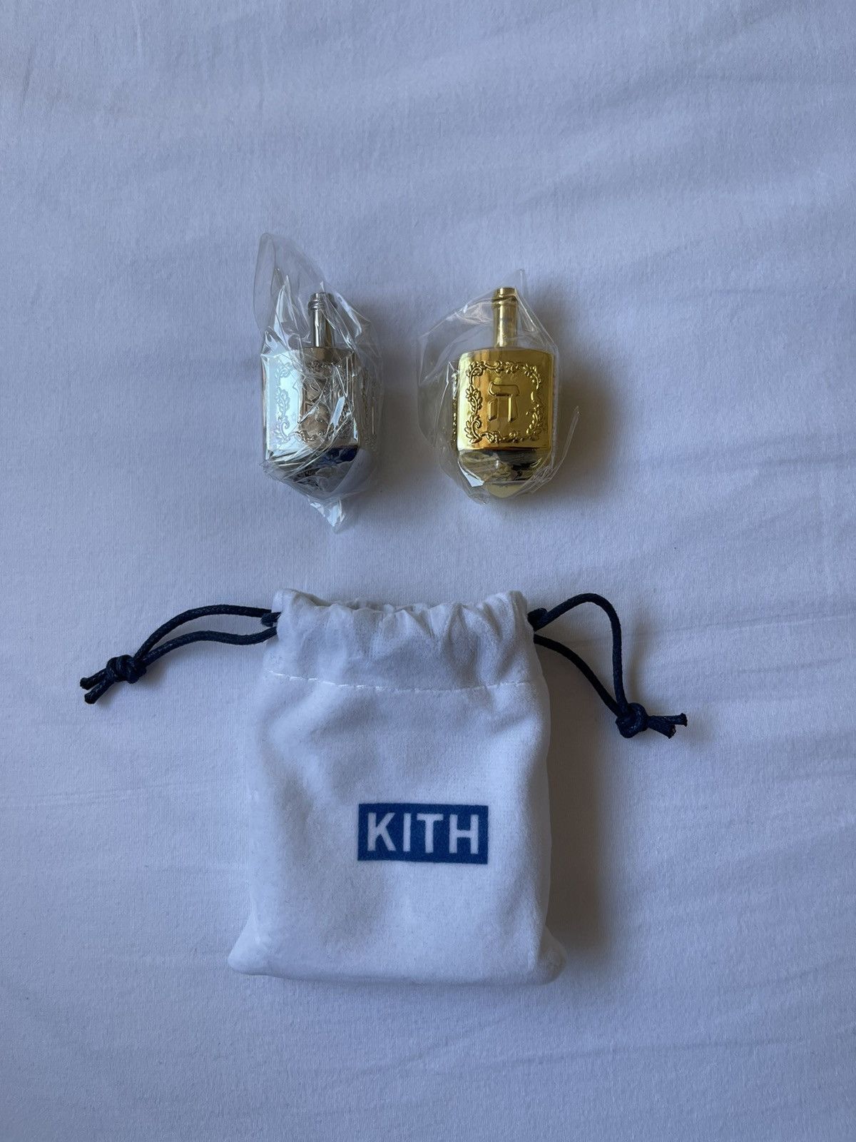 image of Kith Treats Hanukkah 2 Piece Dreidel Set In Hand in Silver, Men's