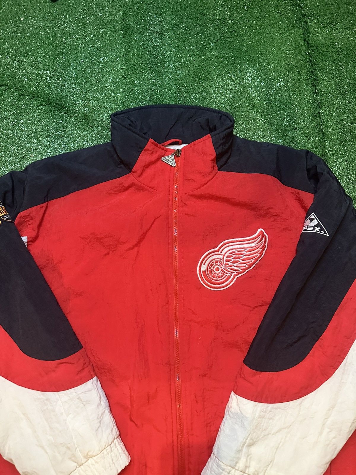 Apex One Vintage 90s Apex One NHL Detroit Red Wings Puffer Jacket Size US XL / EU 56 / 4 - 2 Thumbnail