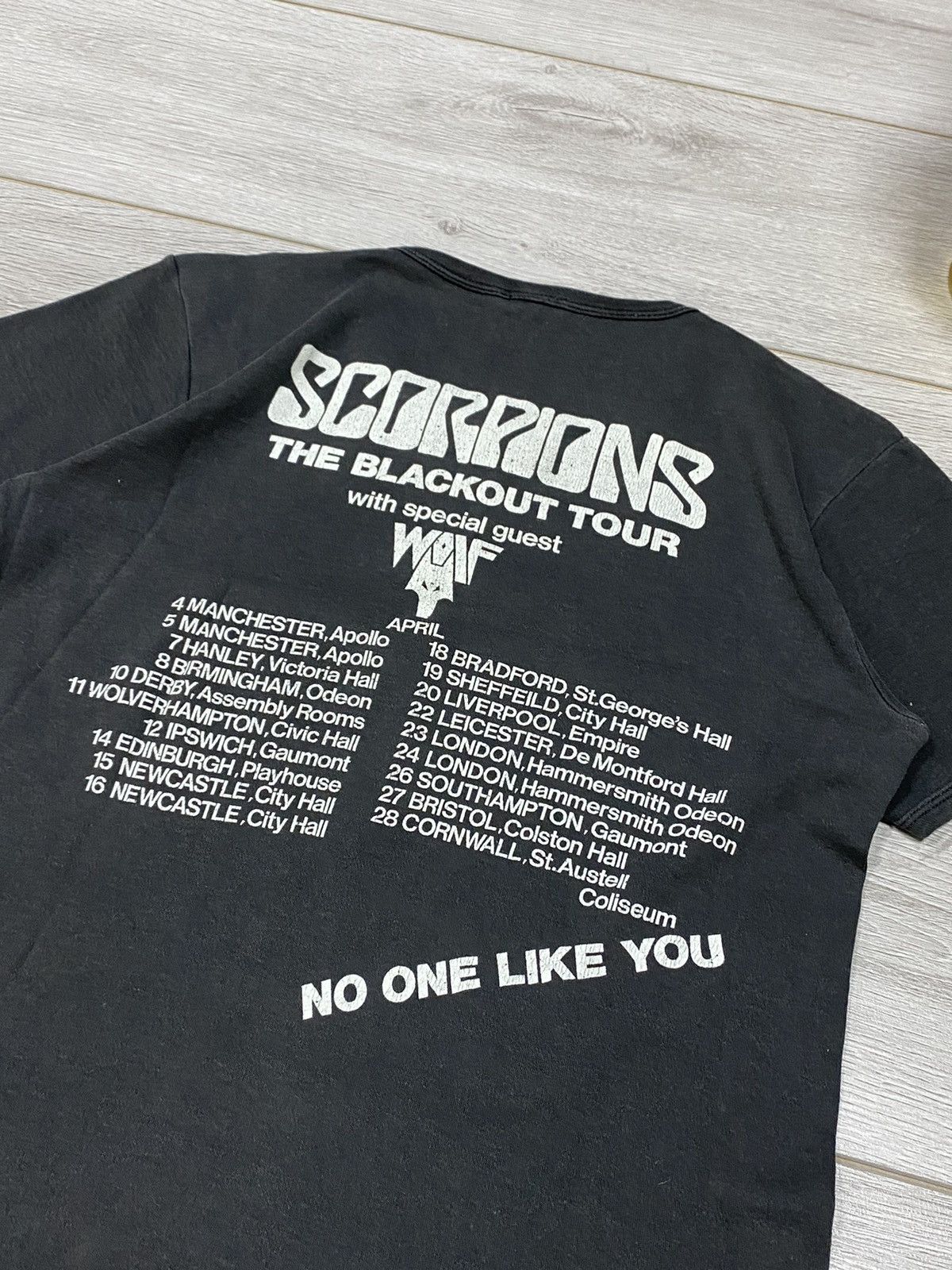Band Tees Scorpions 🦂 1982 RARE The Blackout tour vintage faded tee Size US S / EU 44-46 / 1 - 11 Thumbnail