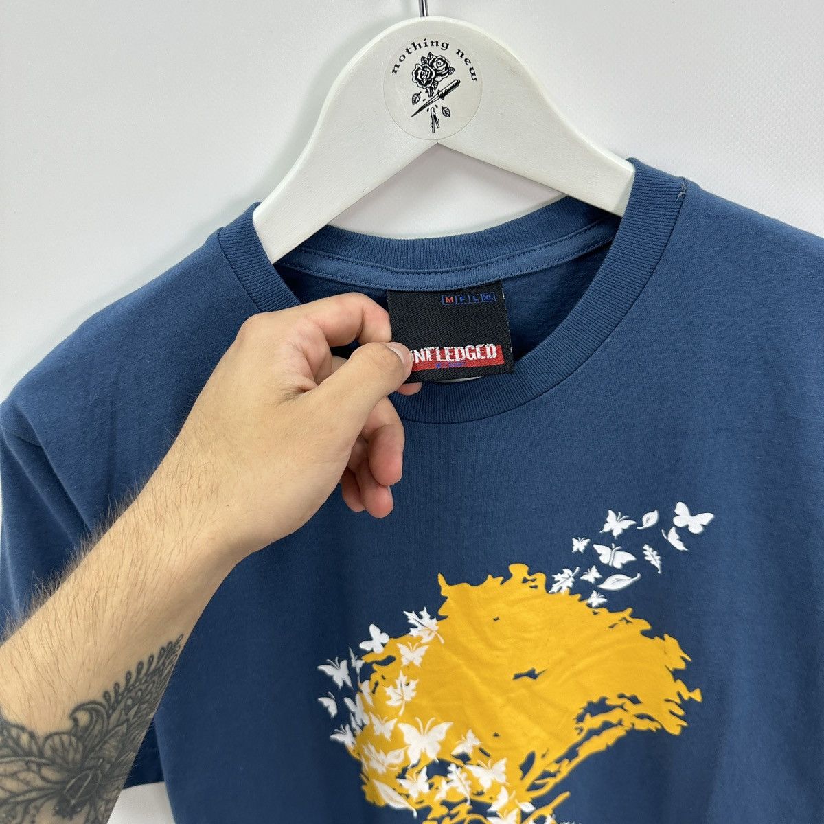 Vintage Vintage 00s Unfledged Connecting with nature Tree human tee Size US M / EU 48-50 / 2 - 5 Thumbnail