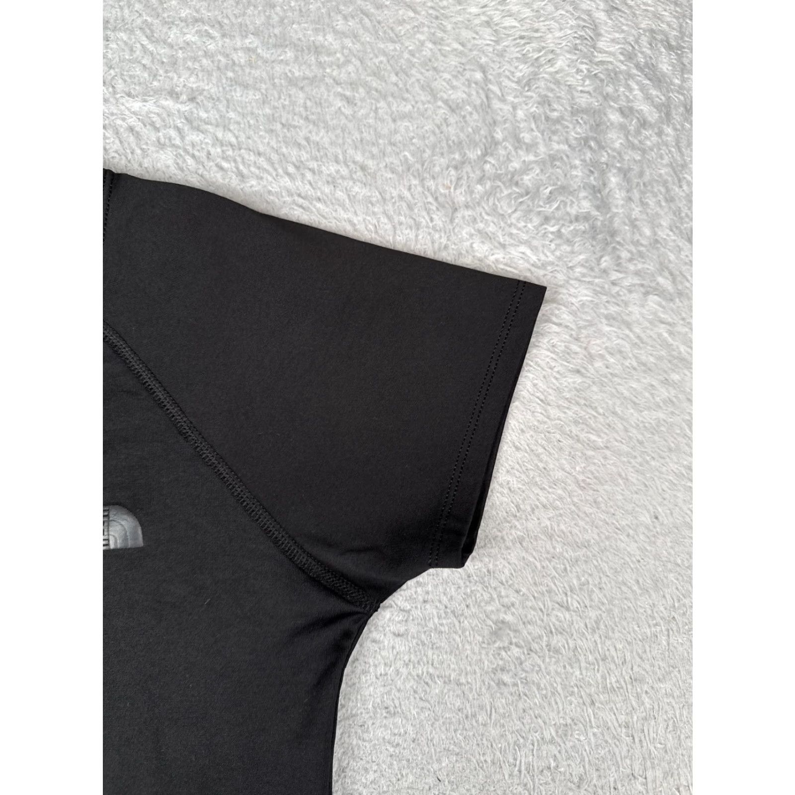 The North Face The North Face Shirt Women XS Black Short Sleeve V-Neck Poly Flashdry Size XS / US 0-2 / IT 36-38 - 2 Thumbnail
