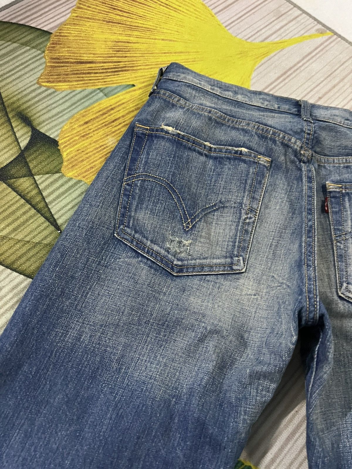 Levi's × Levi's Vintage Clothing VINTAGE LEVIS 501 CROPPED DISTRESS JEANS Size US 31 - 11 Thumbnail