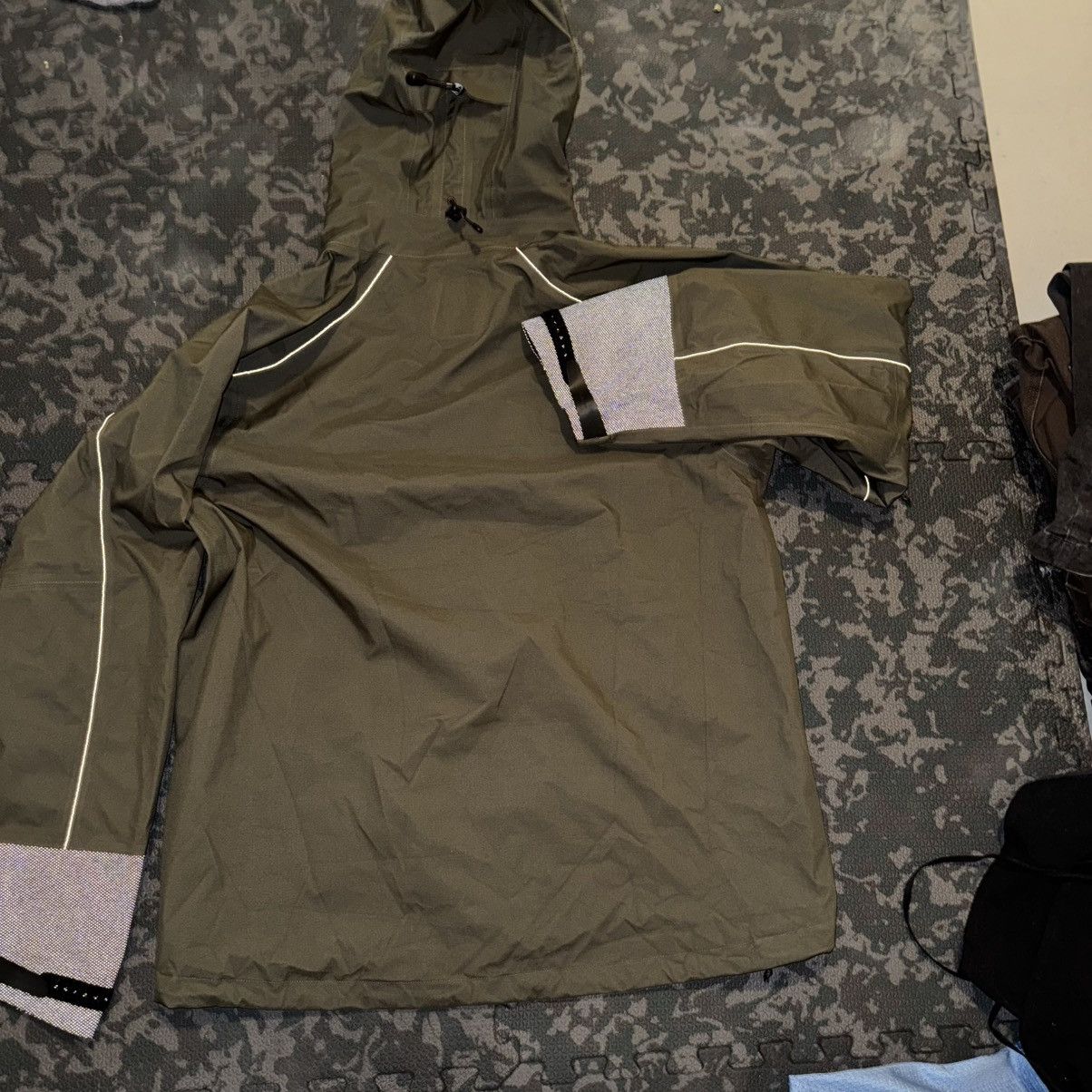 And Wander And Wander Pertex shield rain jacket XL olive green/black Size US XL / EU 56 / 4 - 4 Thumbnail