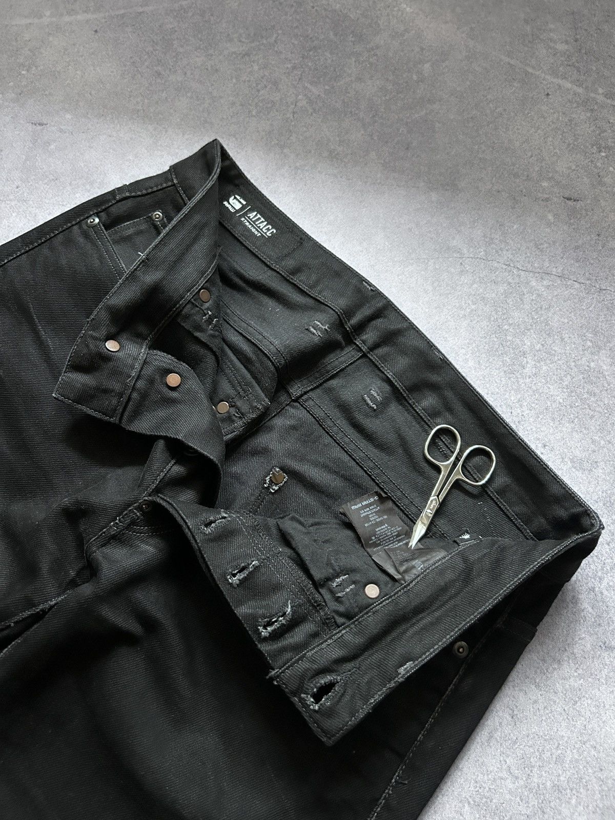 G-Star G-Star Raw Attacc black distressed jeans mens like leather Size US 31 - 6 Thumbnail