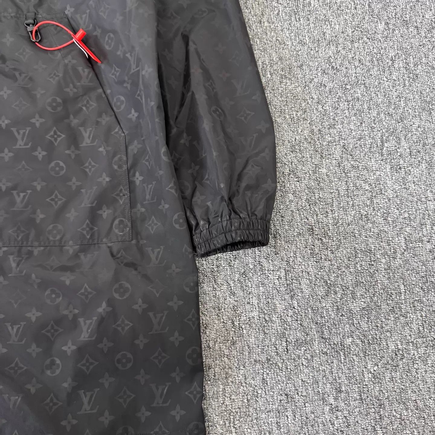 Louis Vuitton Louis Vuitton FW22 Long Zip Hooded Shell Jacket 50 (99N) Size US M / EU 48-50 / 2 - 3 Thumbnail