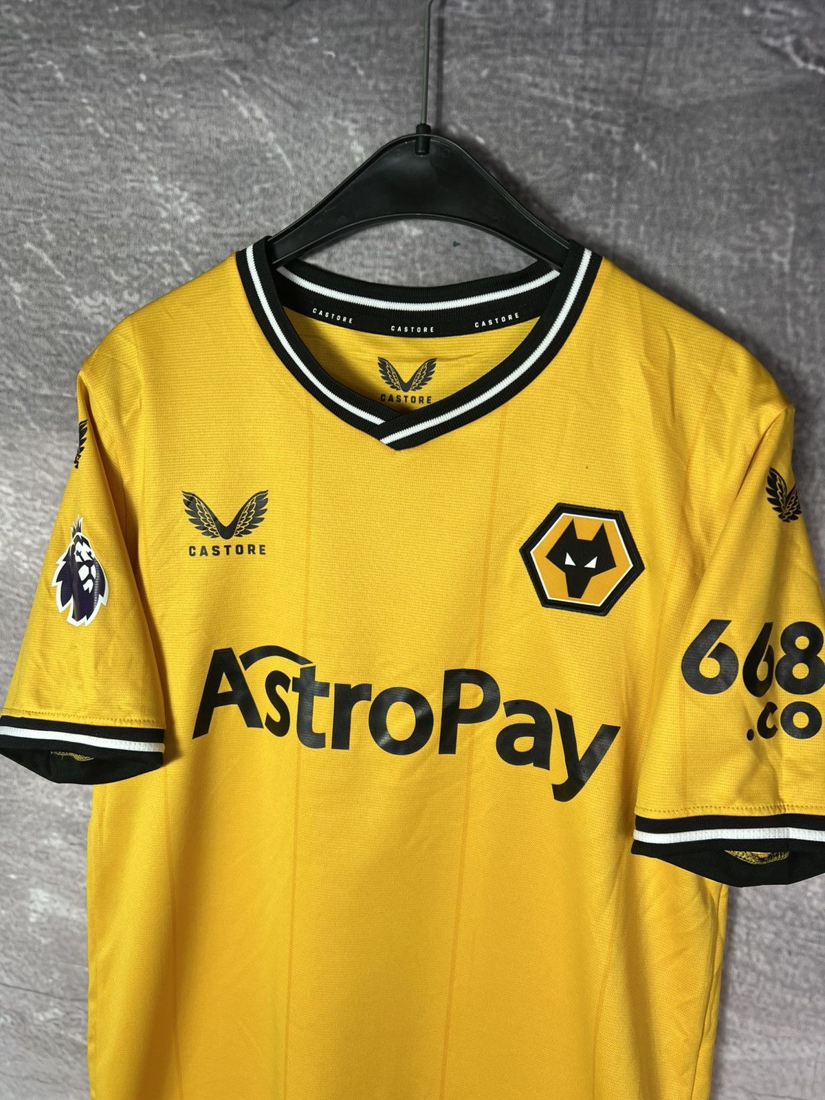 Castore Wolverhampton Eanderers Wolves Home 23/24 Jersey Castore Tee Size US S / EU 44-46 / 1 - 4 Thumbnail